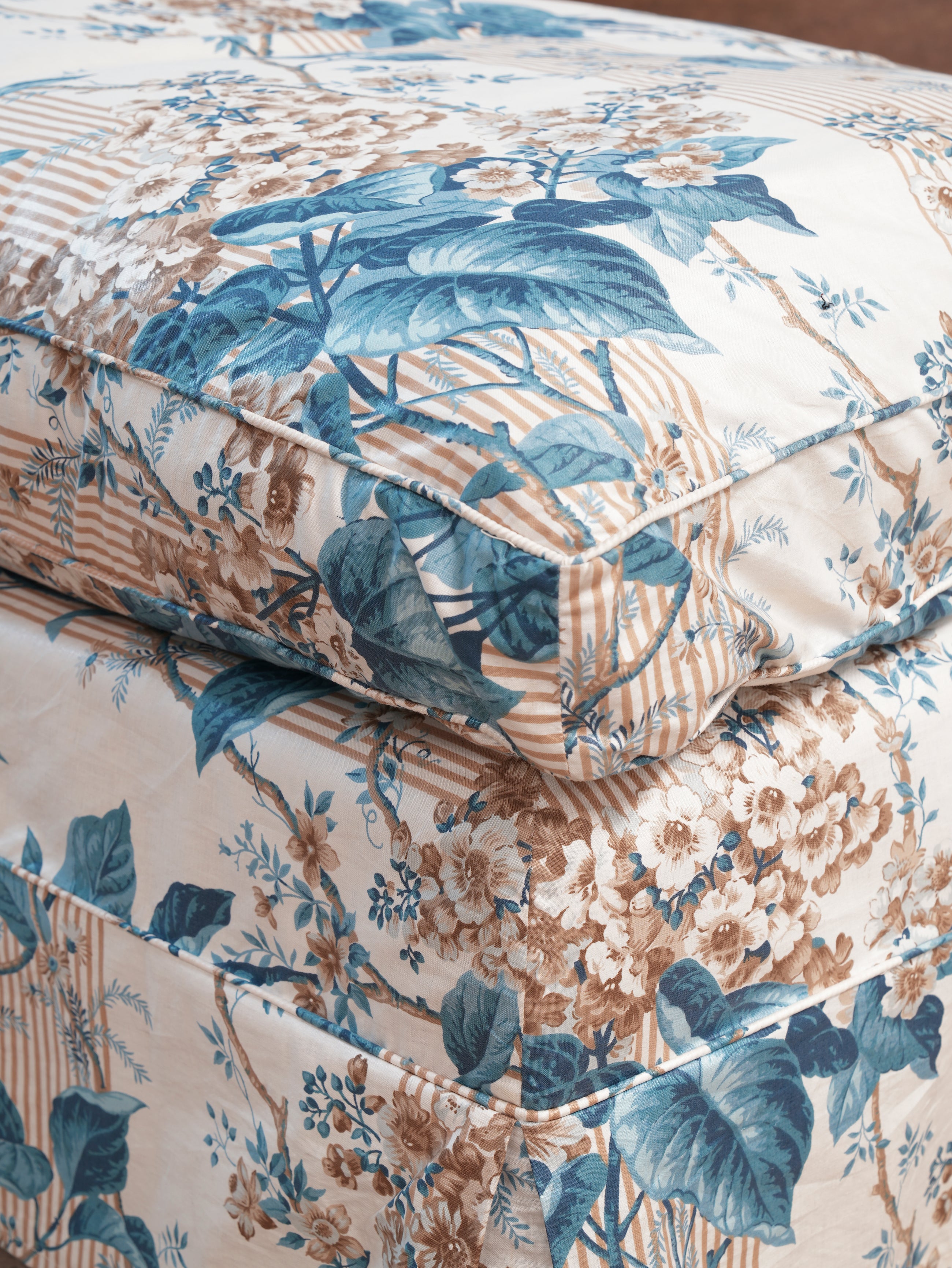 A Howard & Sons Day Bed