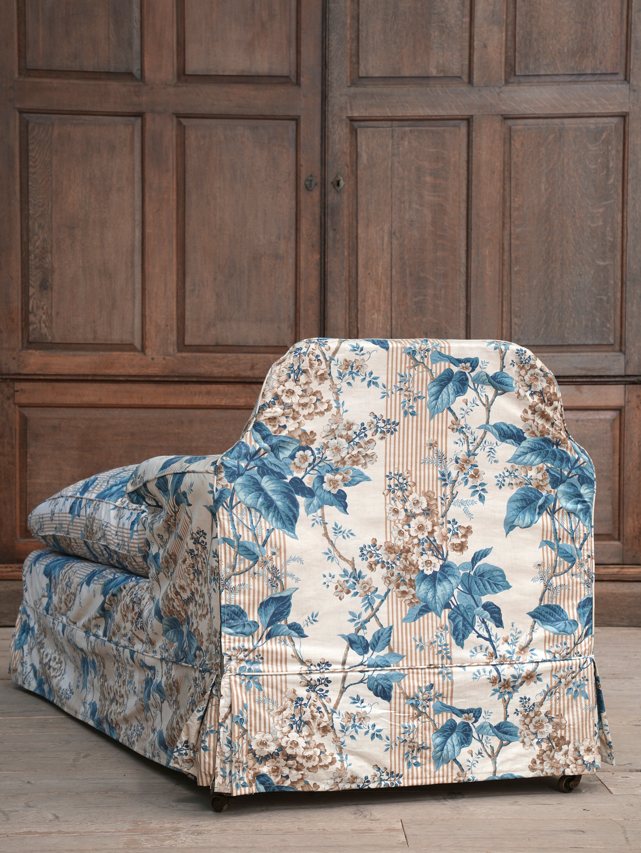 A Howard & Sons Day Bed