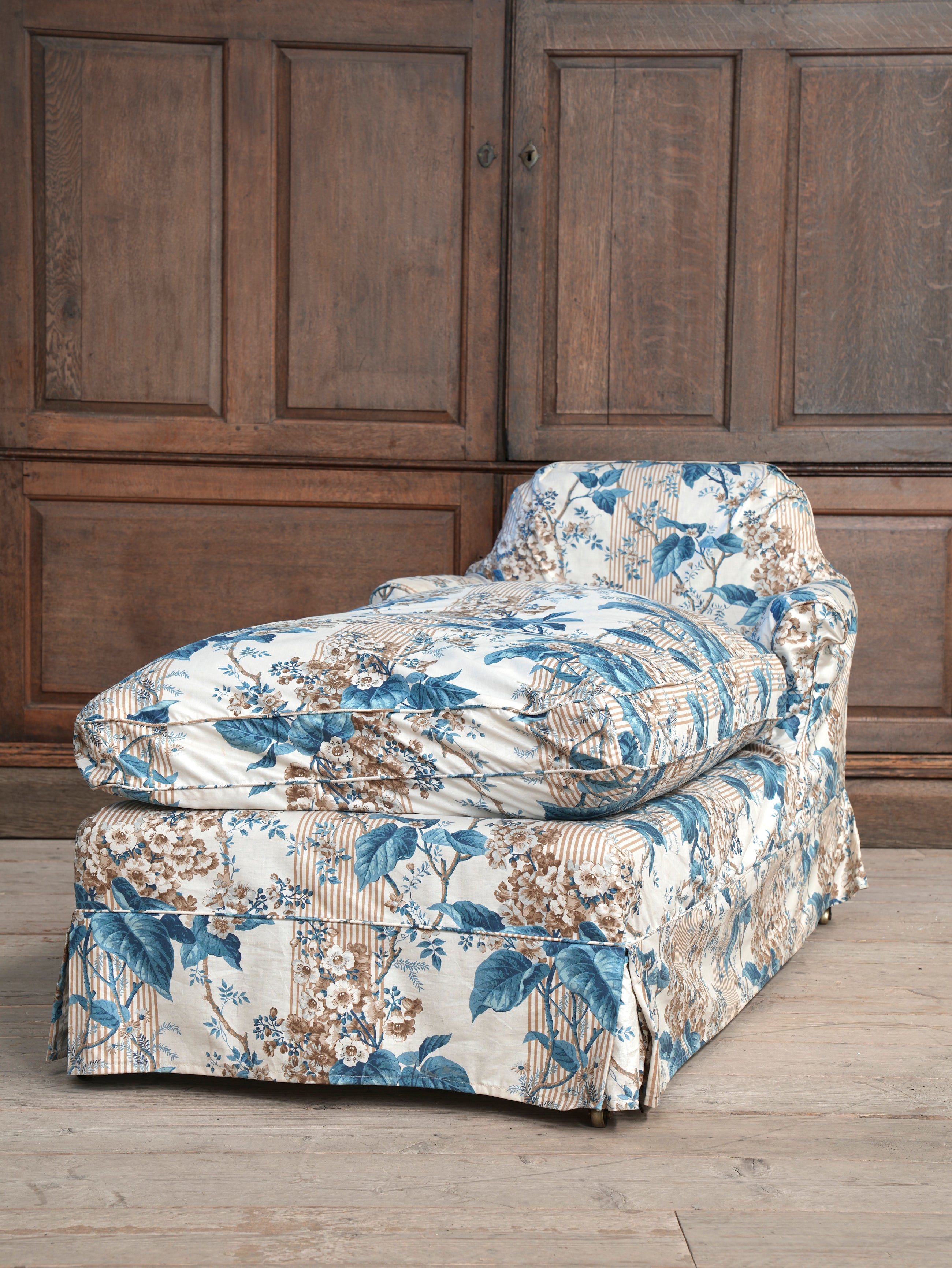 A Howard & Sons Day Bed