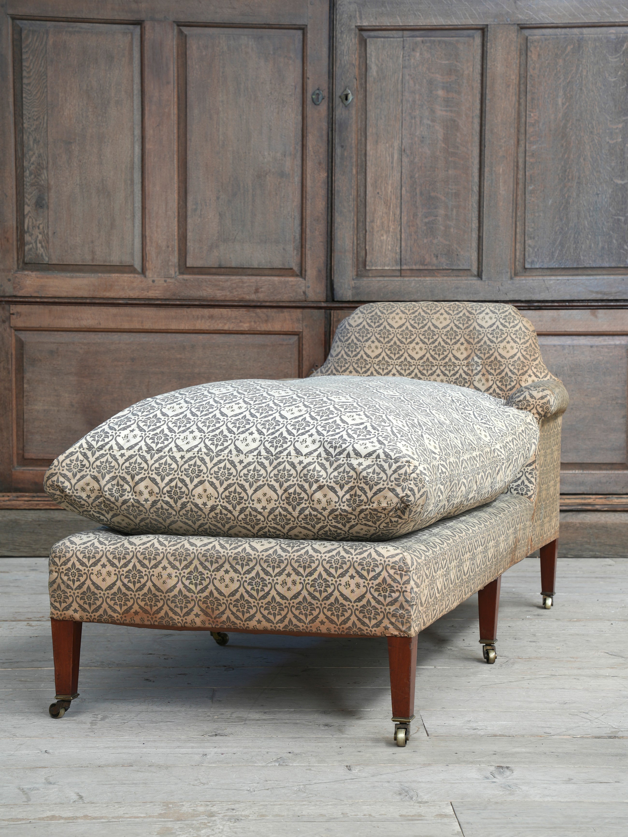 A Howard & Sons Day Bed