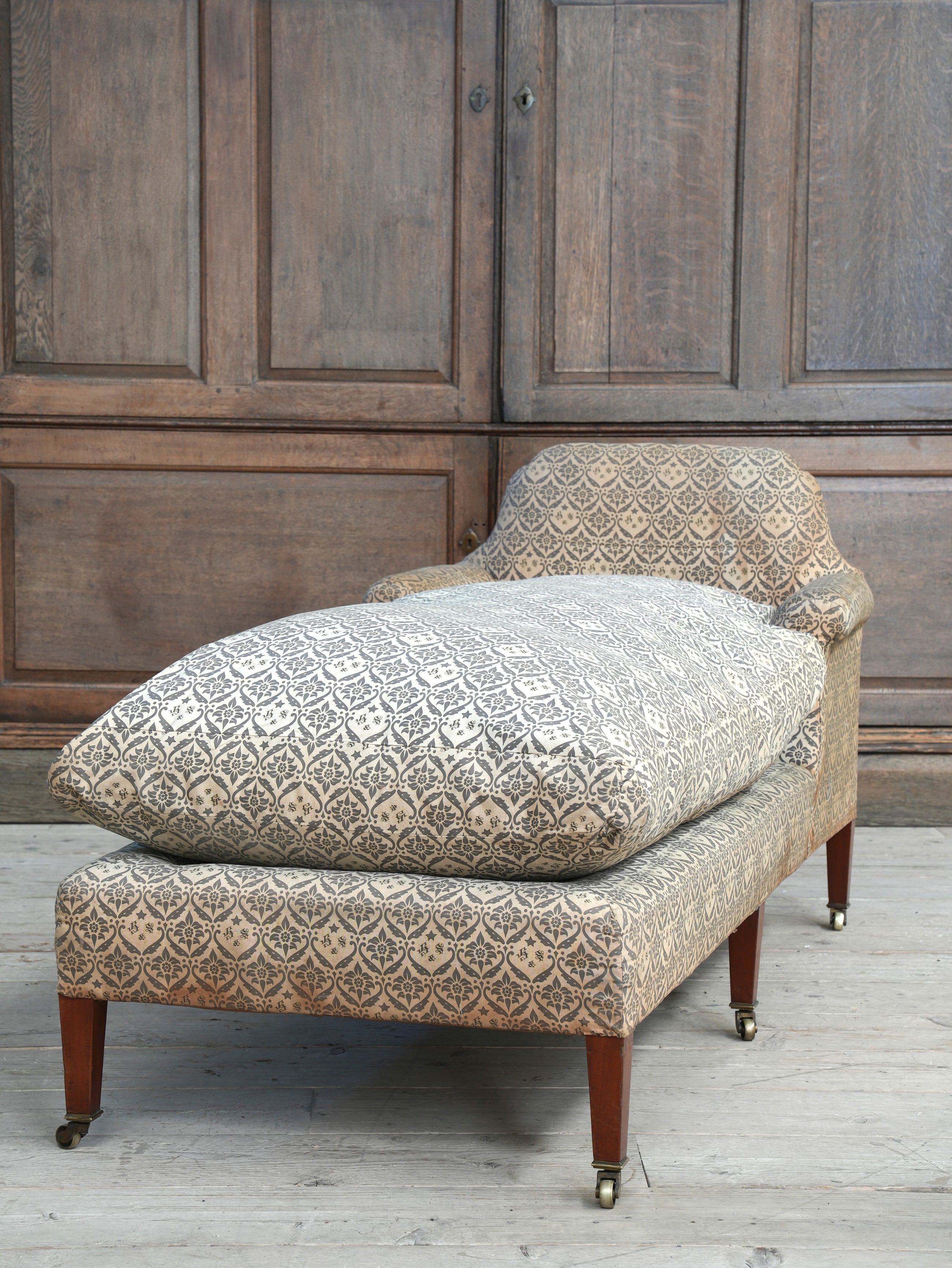 A Howard & Sons Day Bed