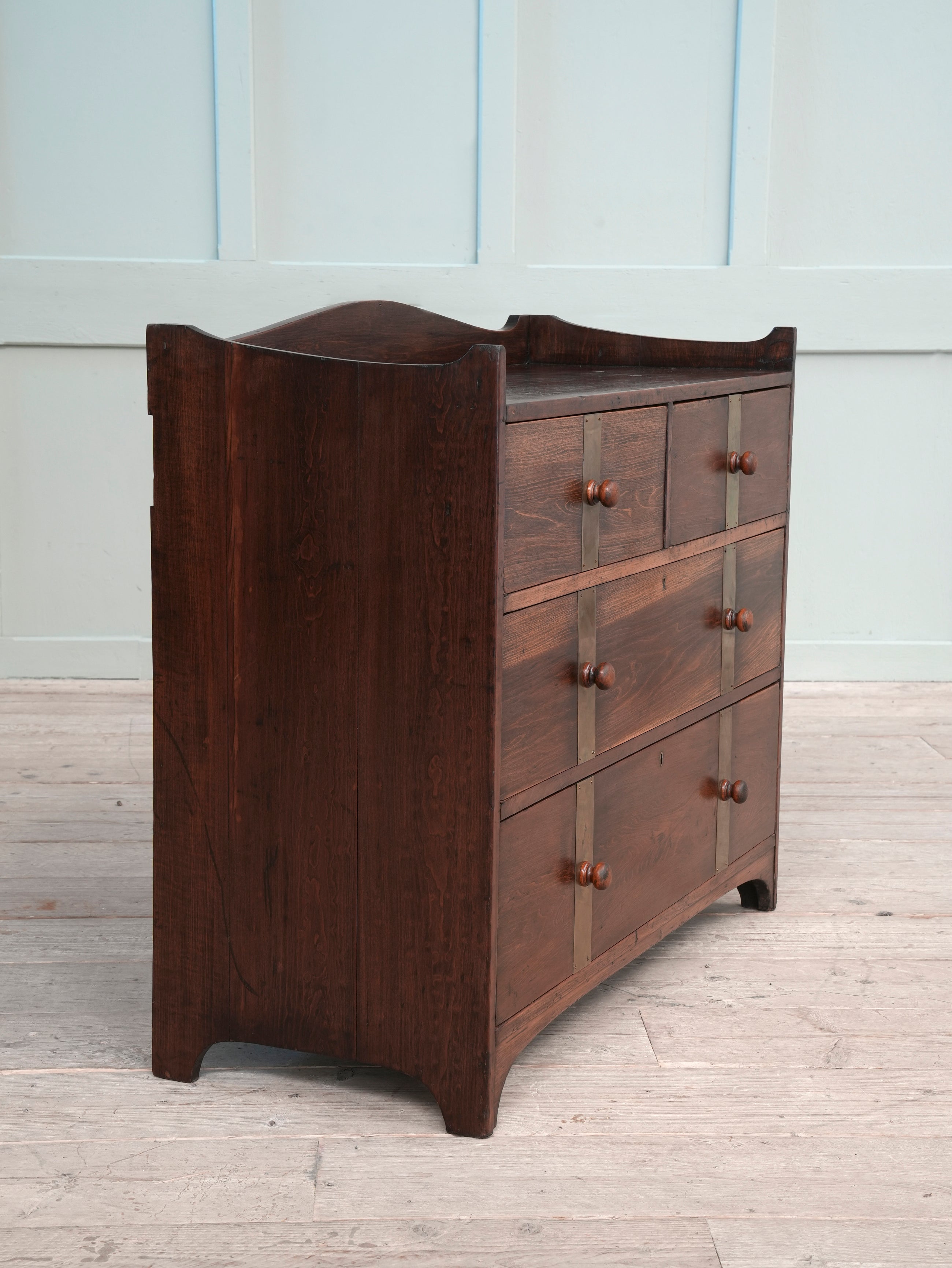 Early 20th Century English Chest of Drawers