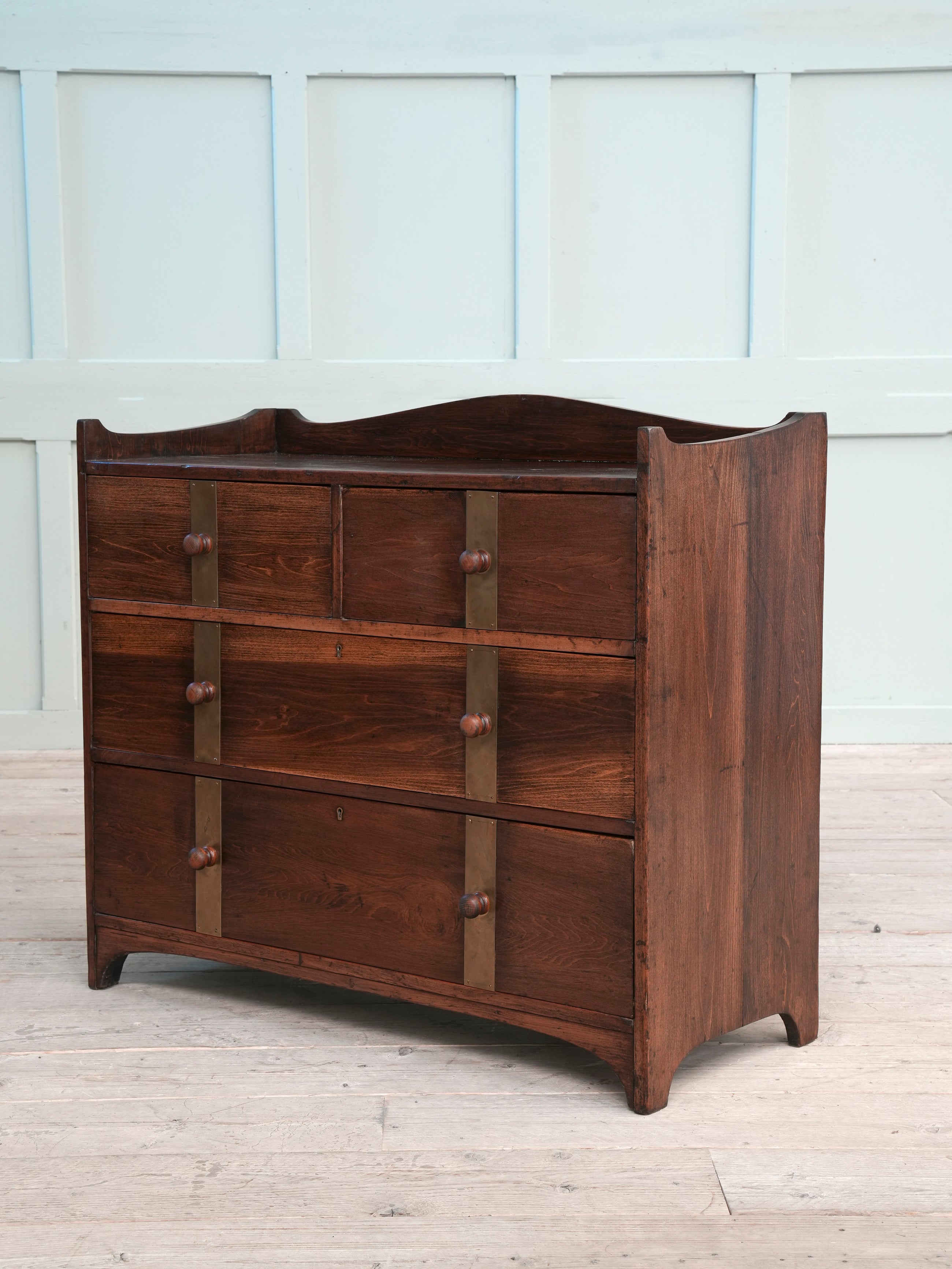Early 20th Century English Chest of Drawers