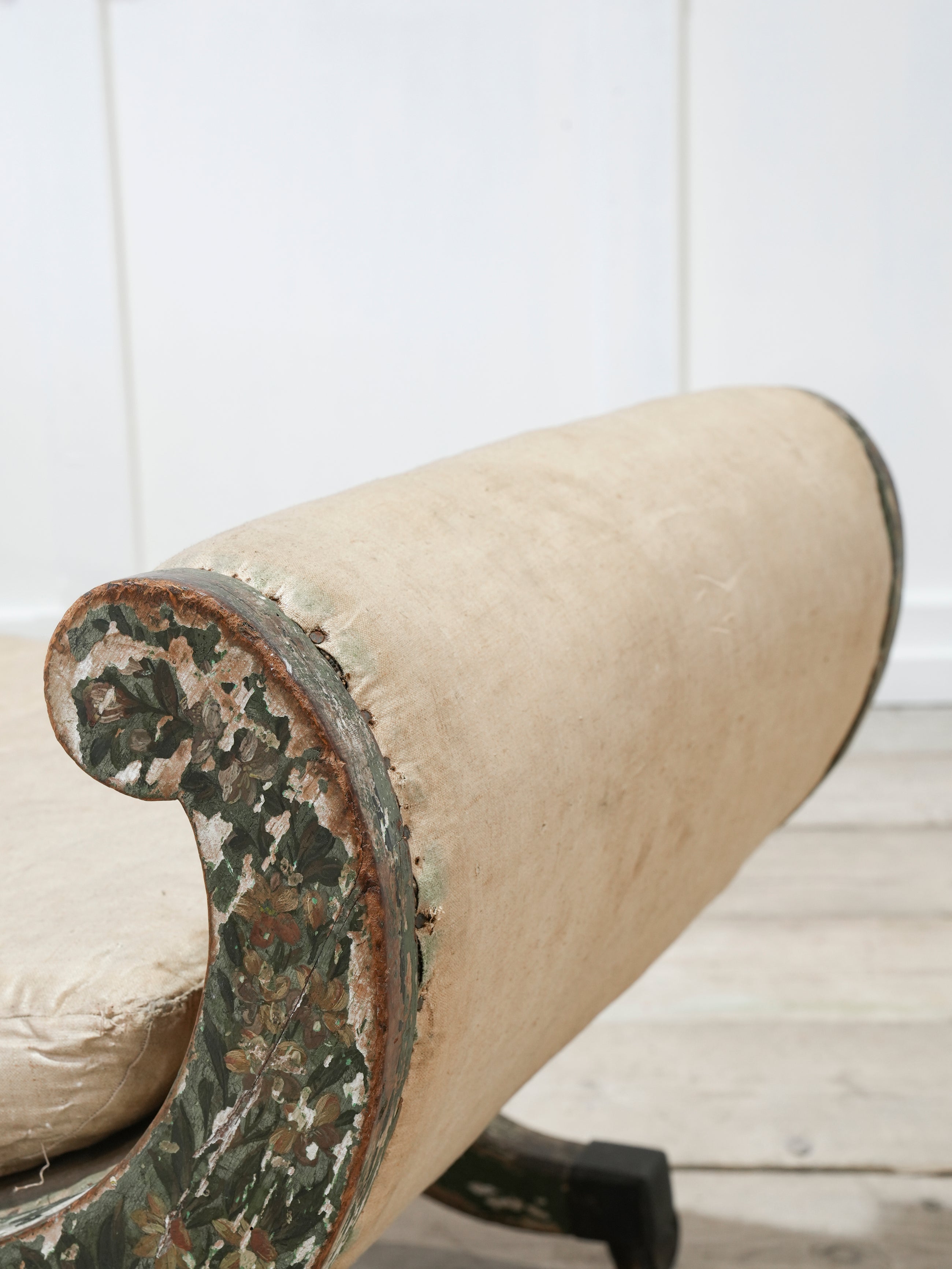 Regency Painted Chaise Longue