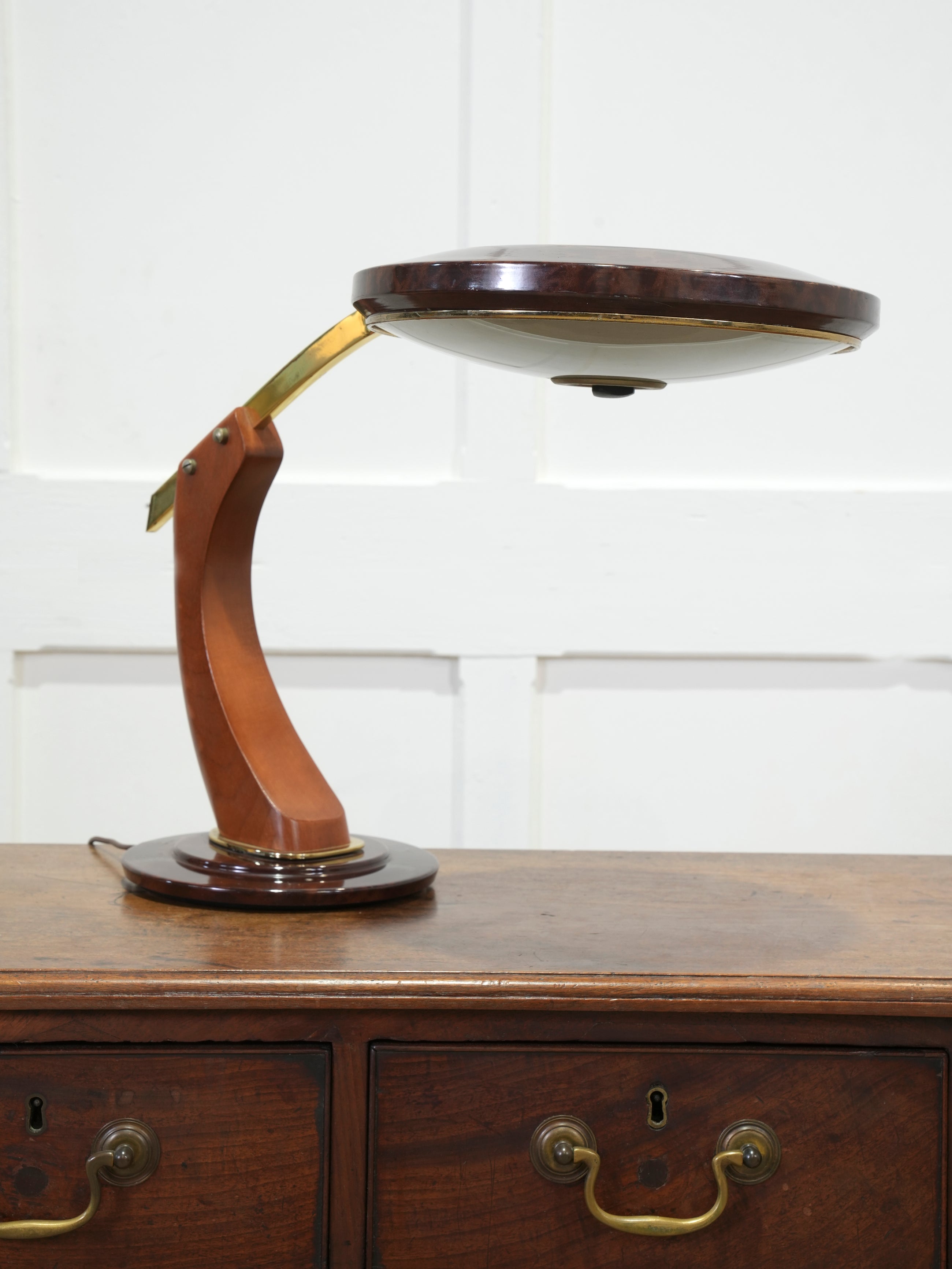 A Fase Desk Lamp