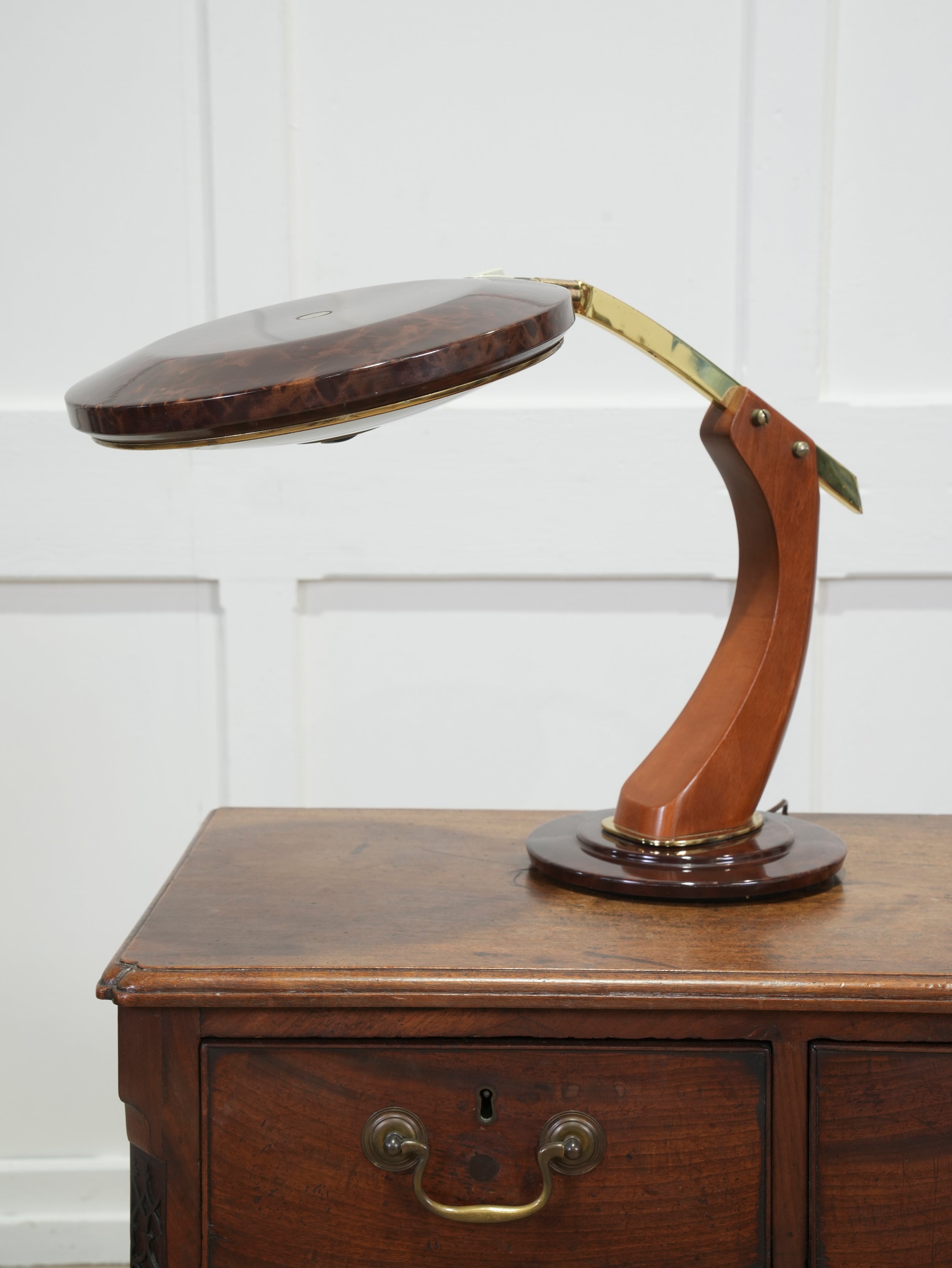 A Fase Desk Lamp