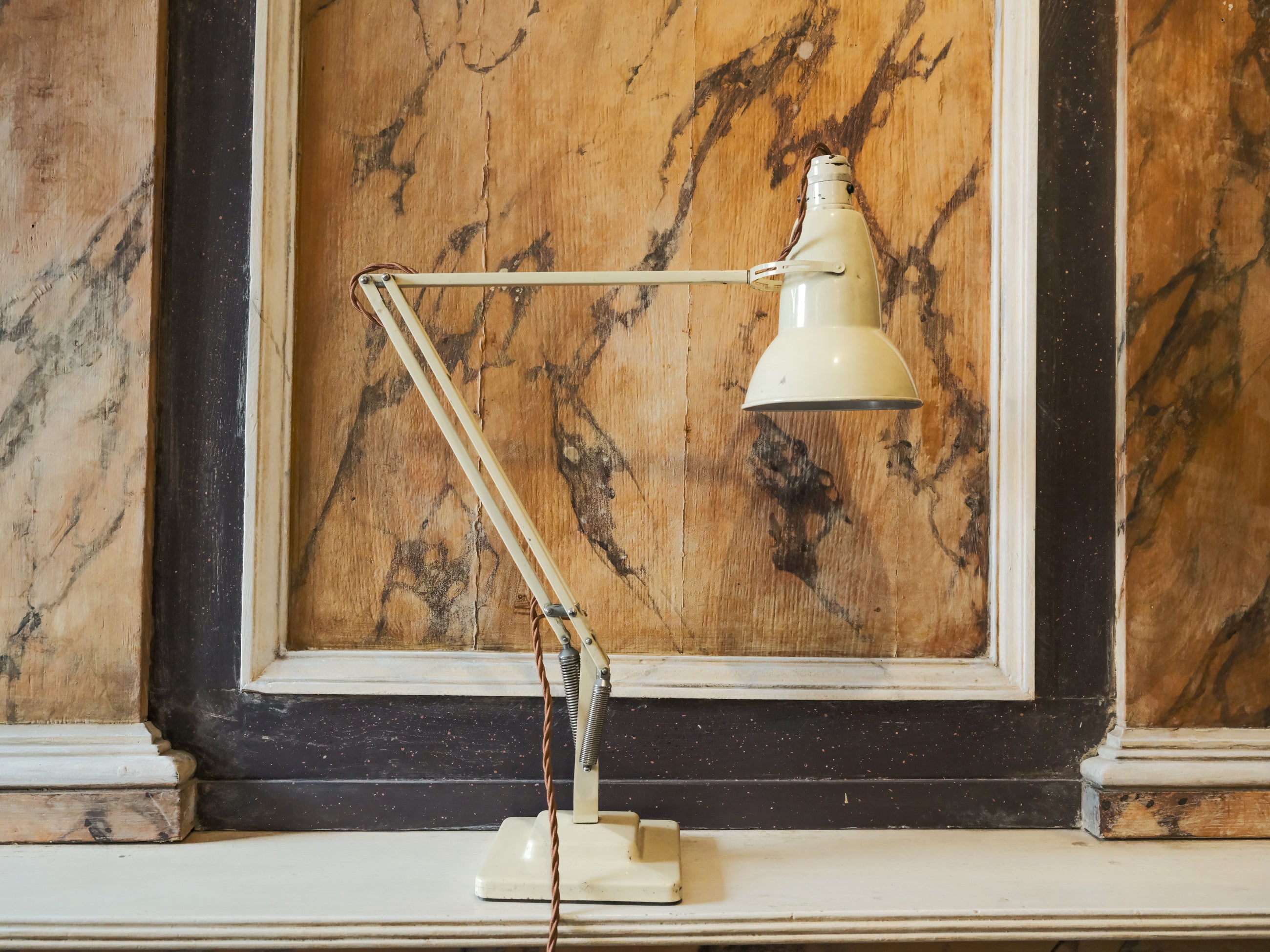 1227 Anglepoise Desk Light
