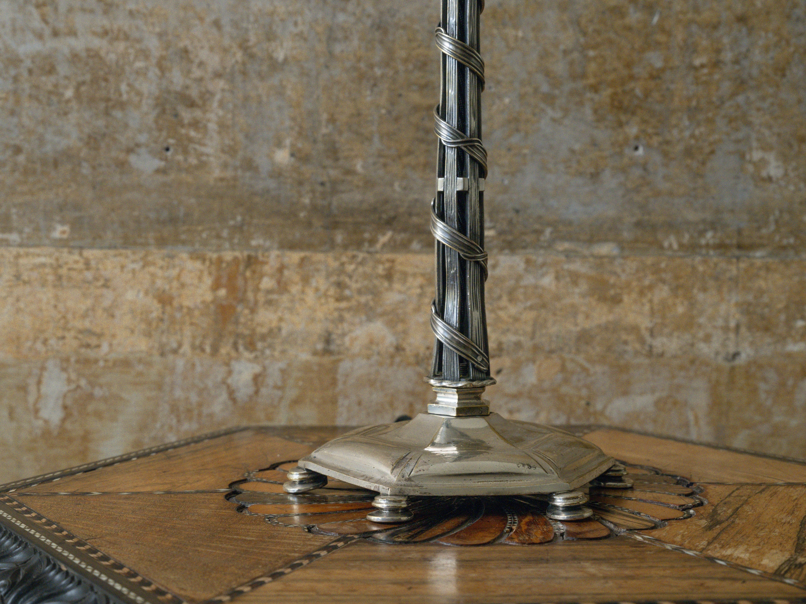 A Faraday Table Light