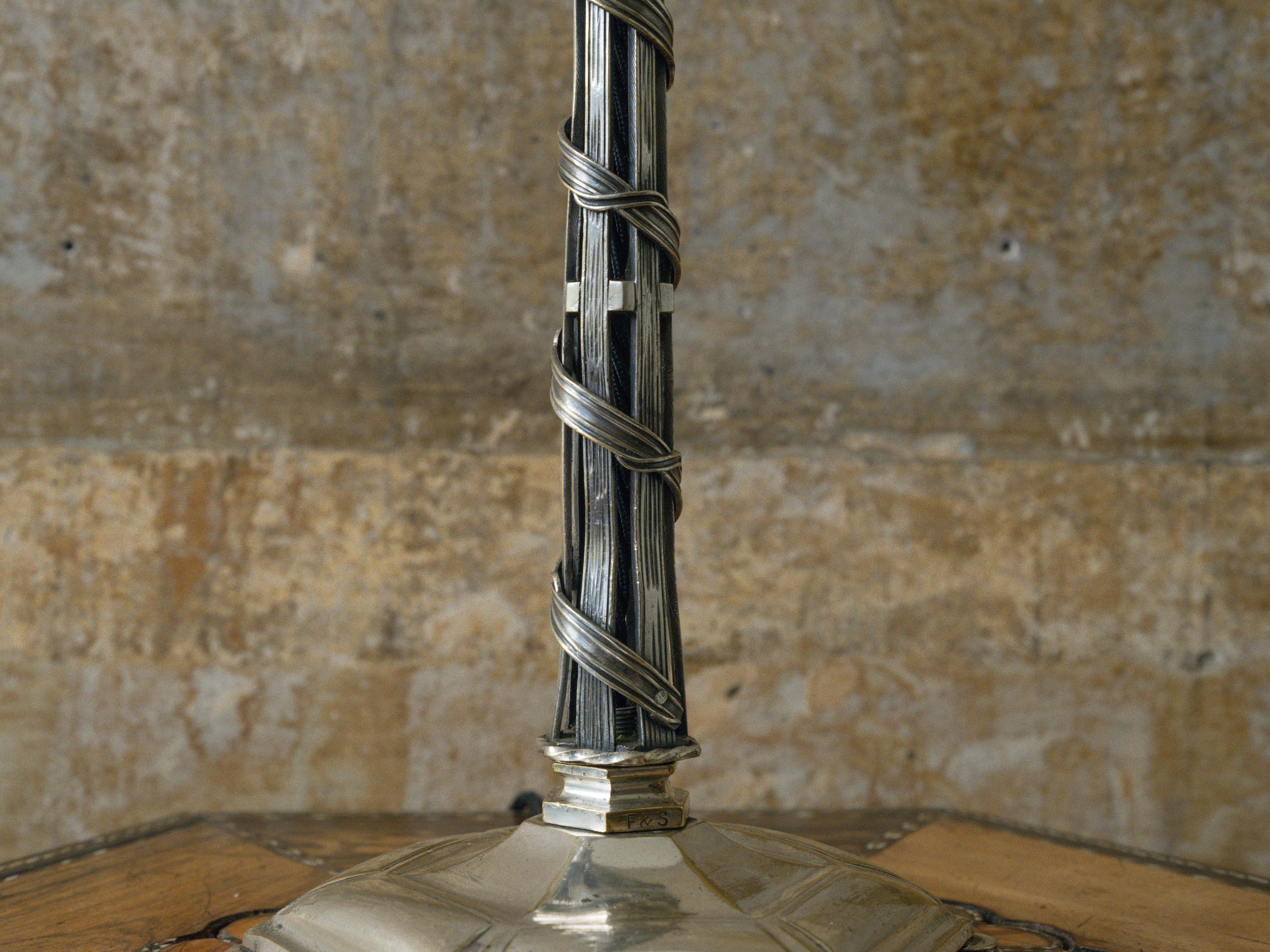 A Faraday Table Light