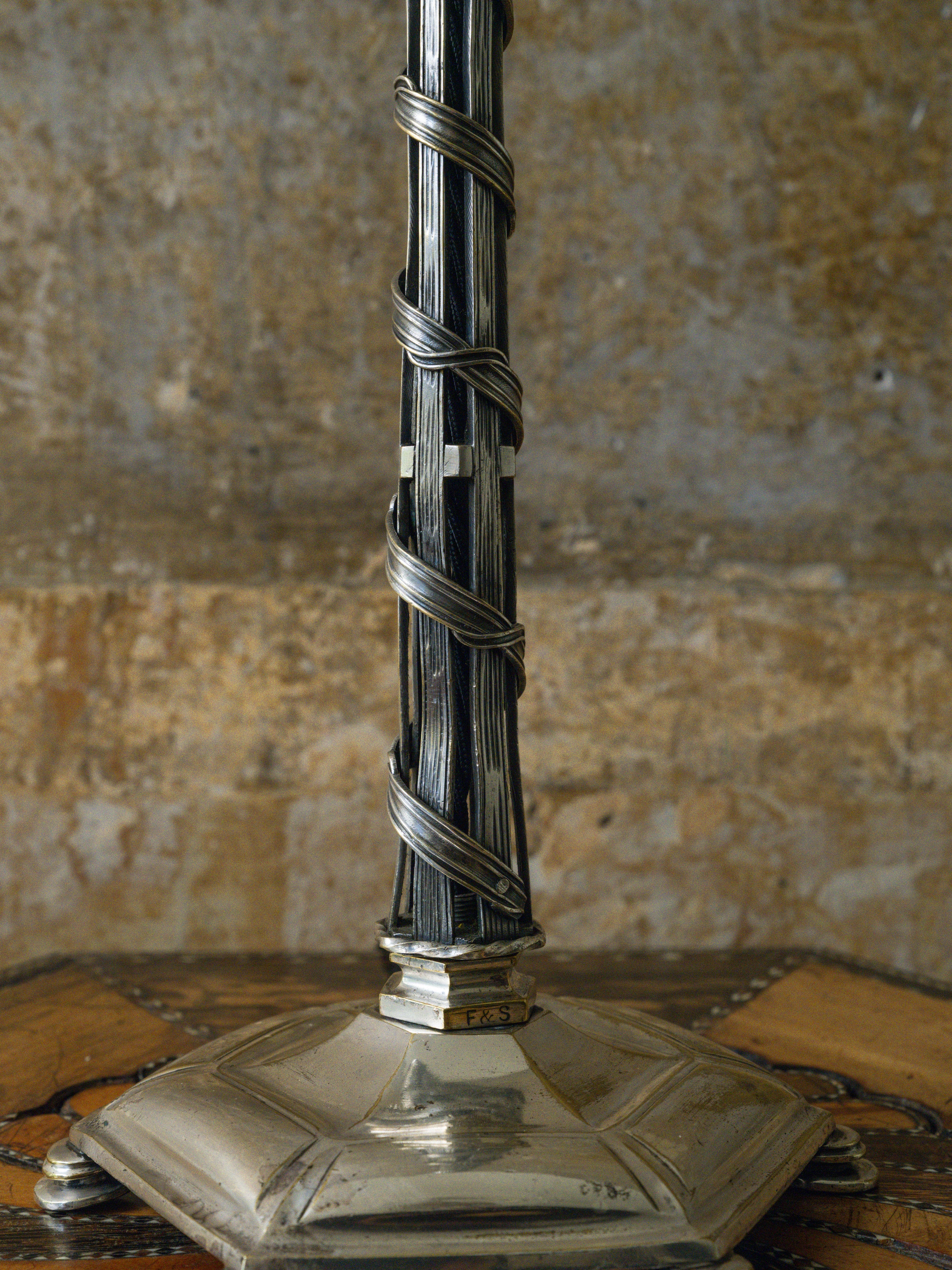 A Faraday Table Light