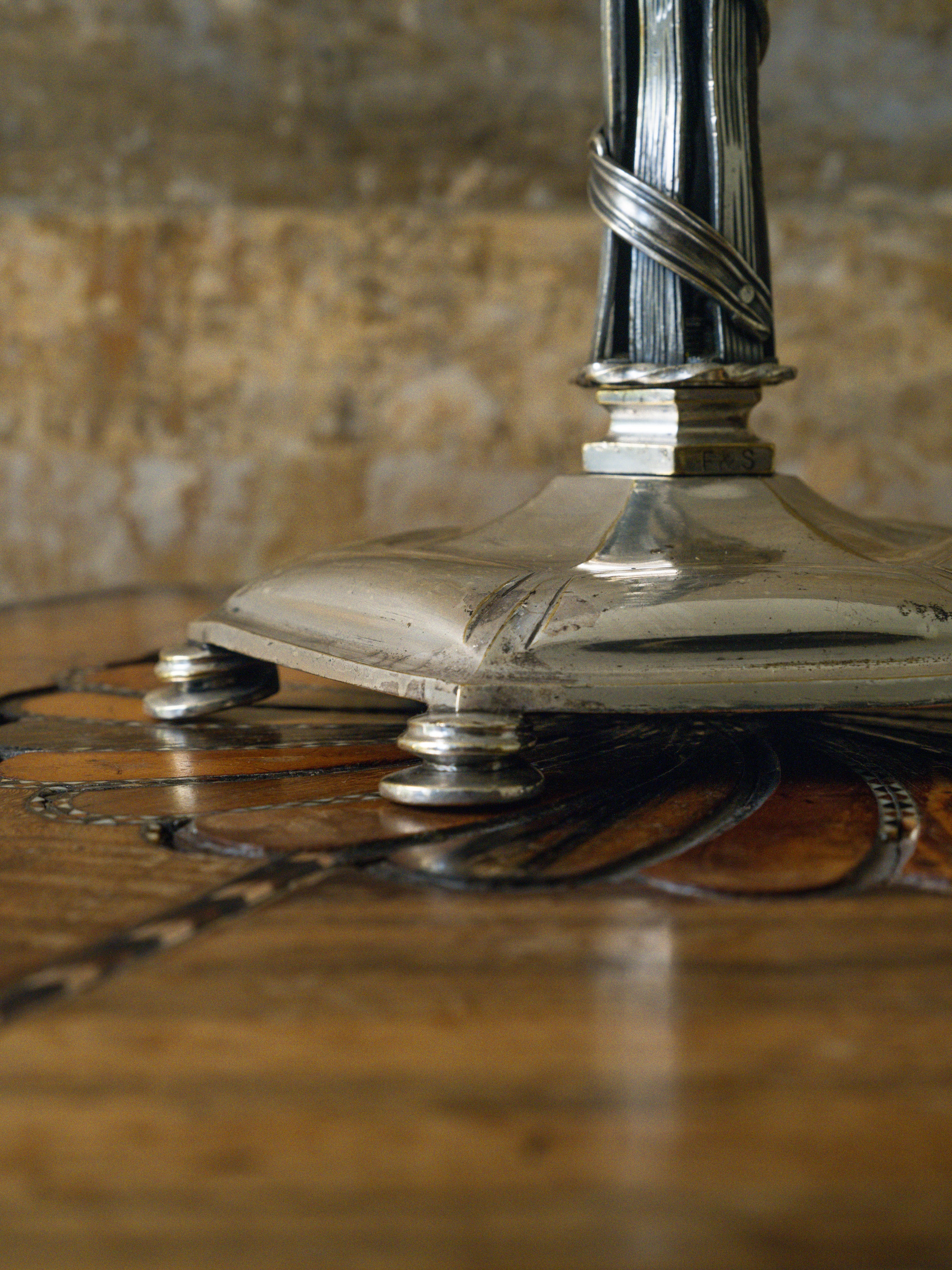 A Faraday Table Light