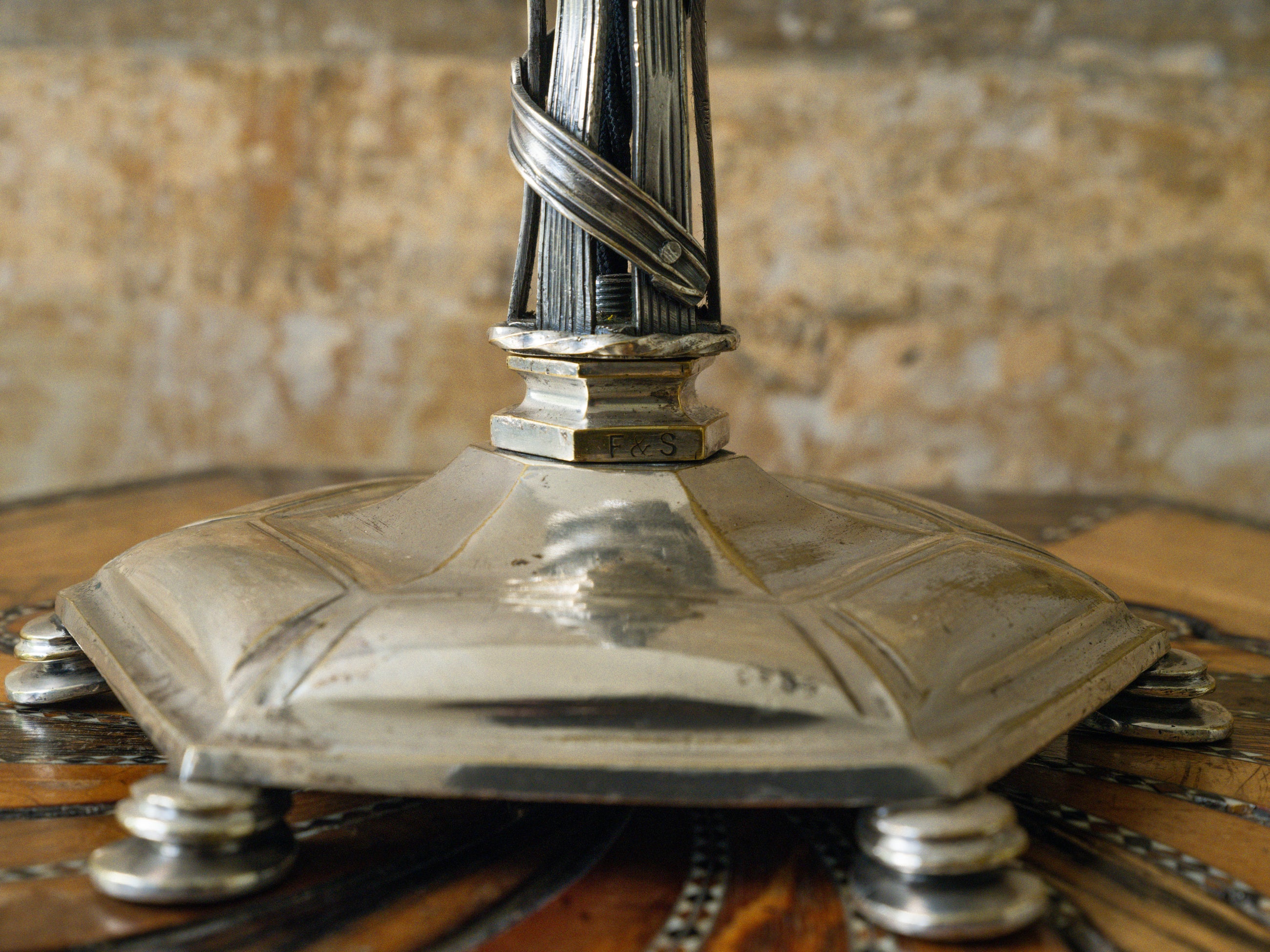 A Faraday Table Light