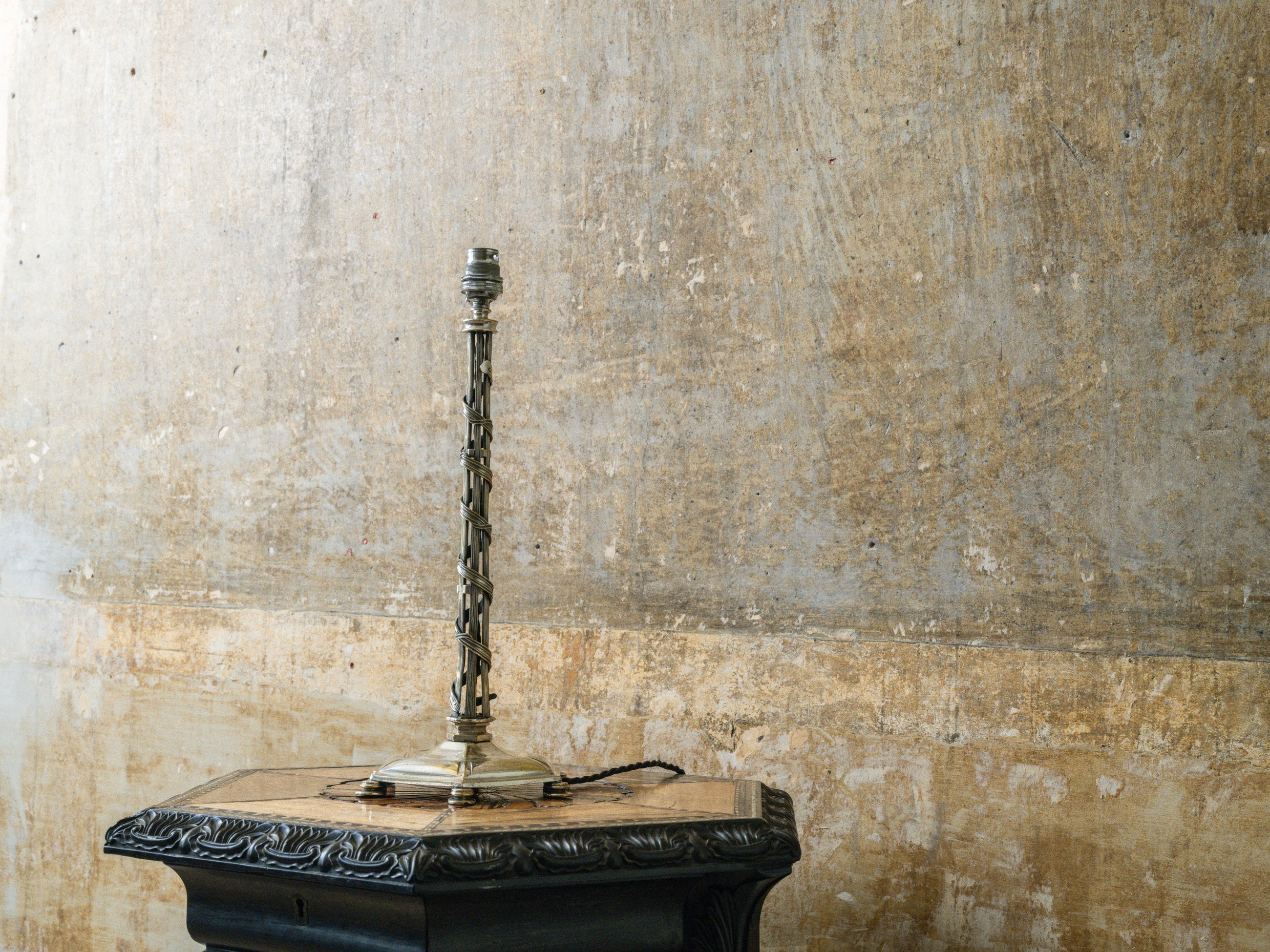 A Faraday Table Light