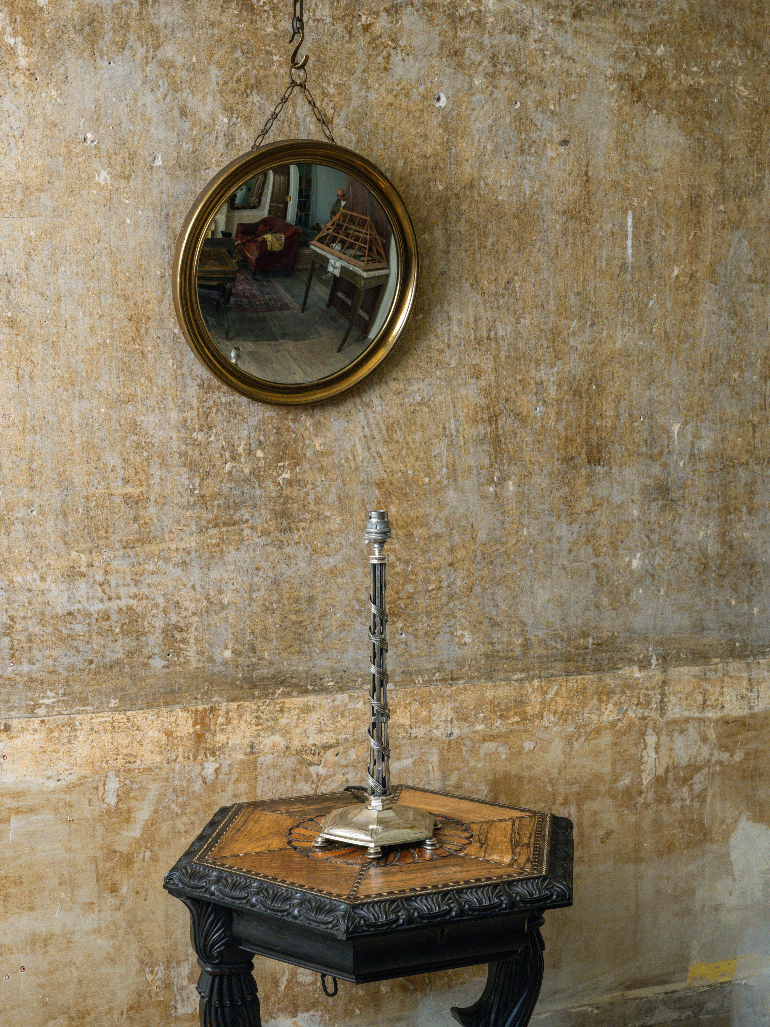 A Faraday Table Light