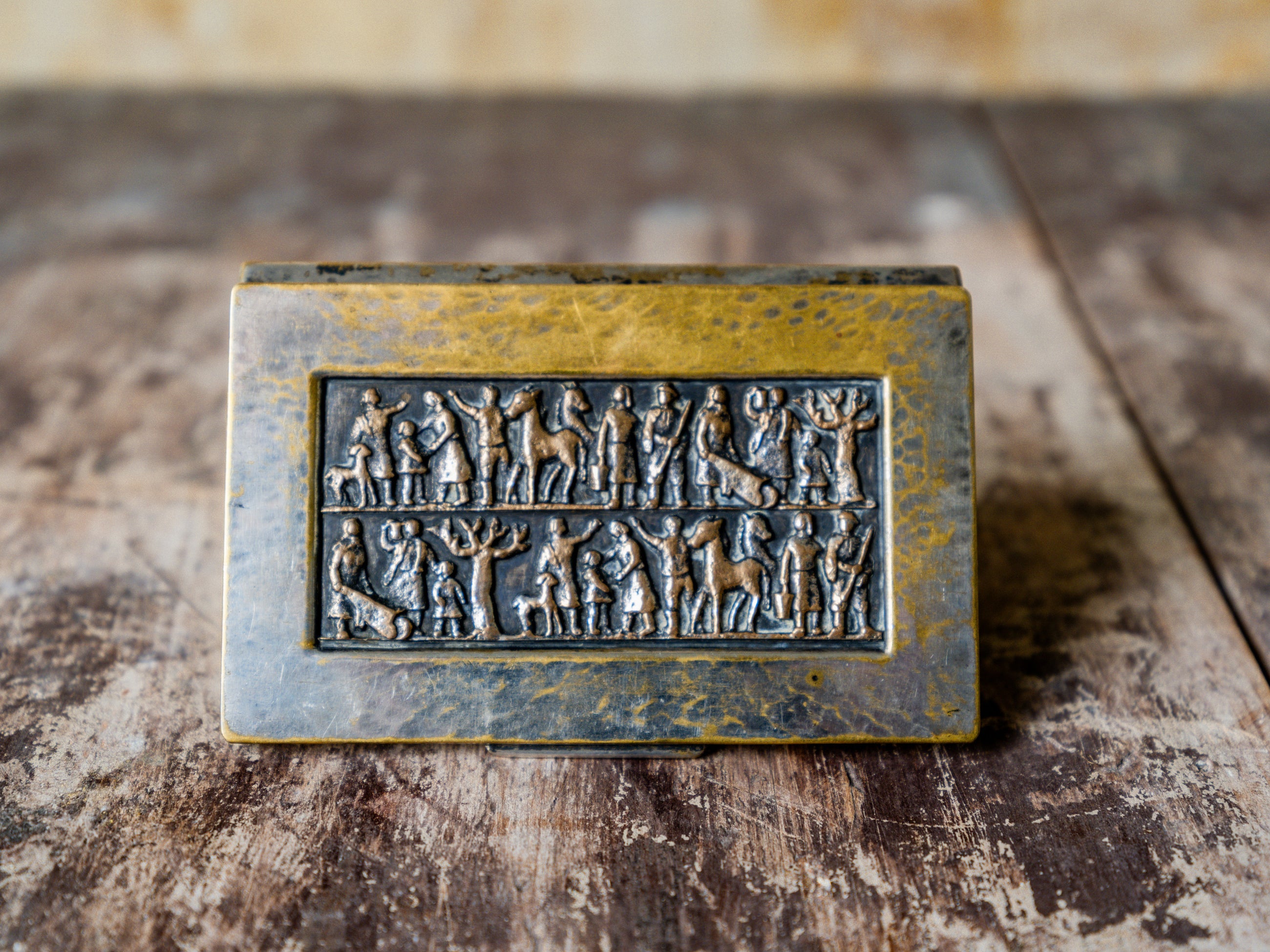 A Magrit Tevan Card Case