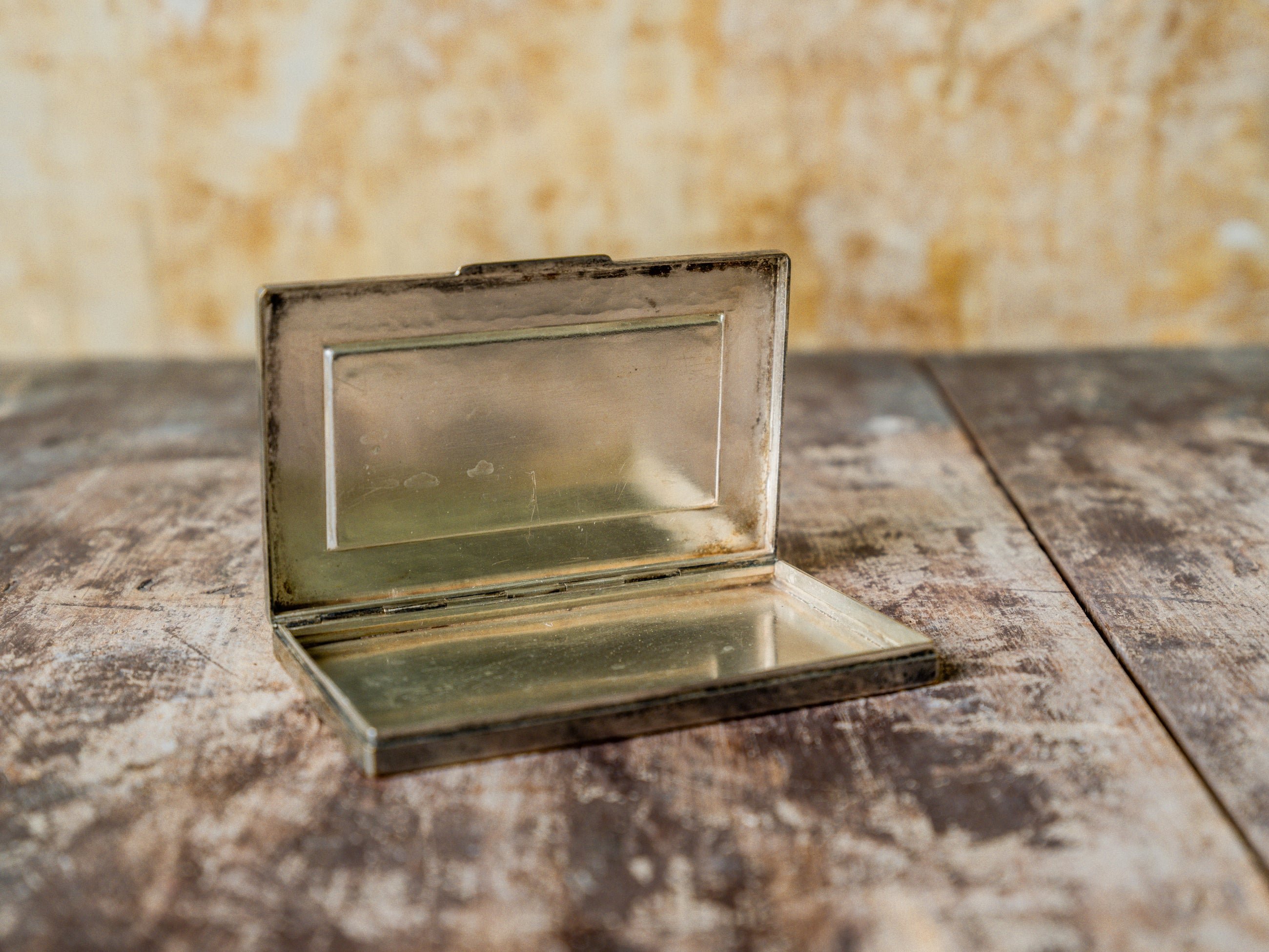 A Magrit Tevan Card Case