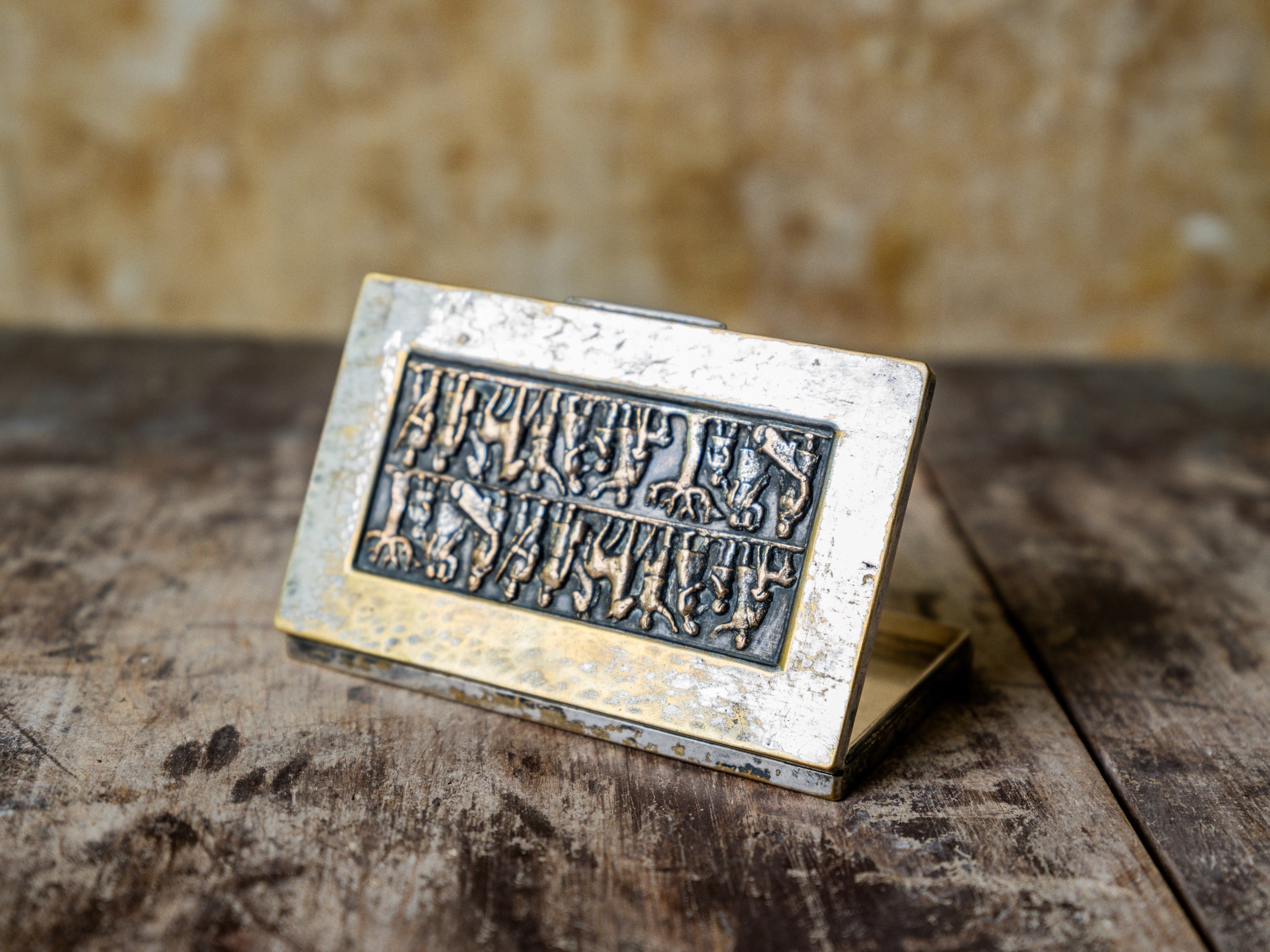 A Magrit Tevan Card Case