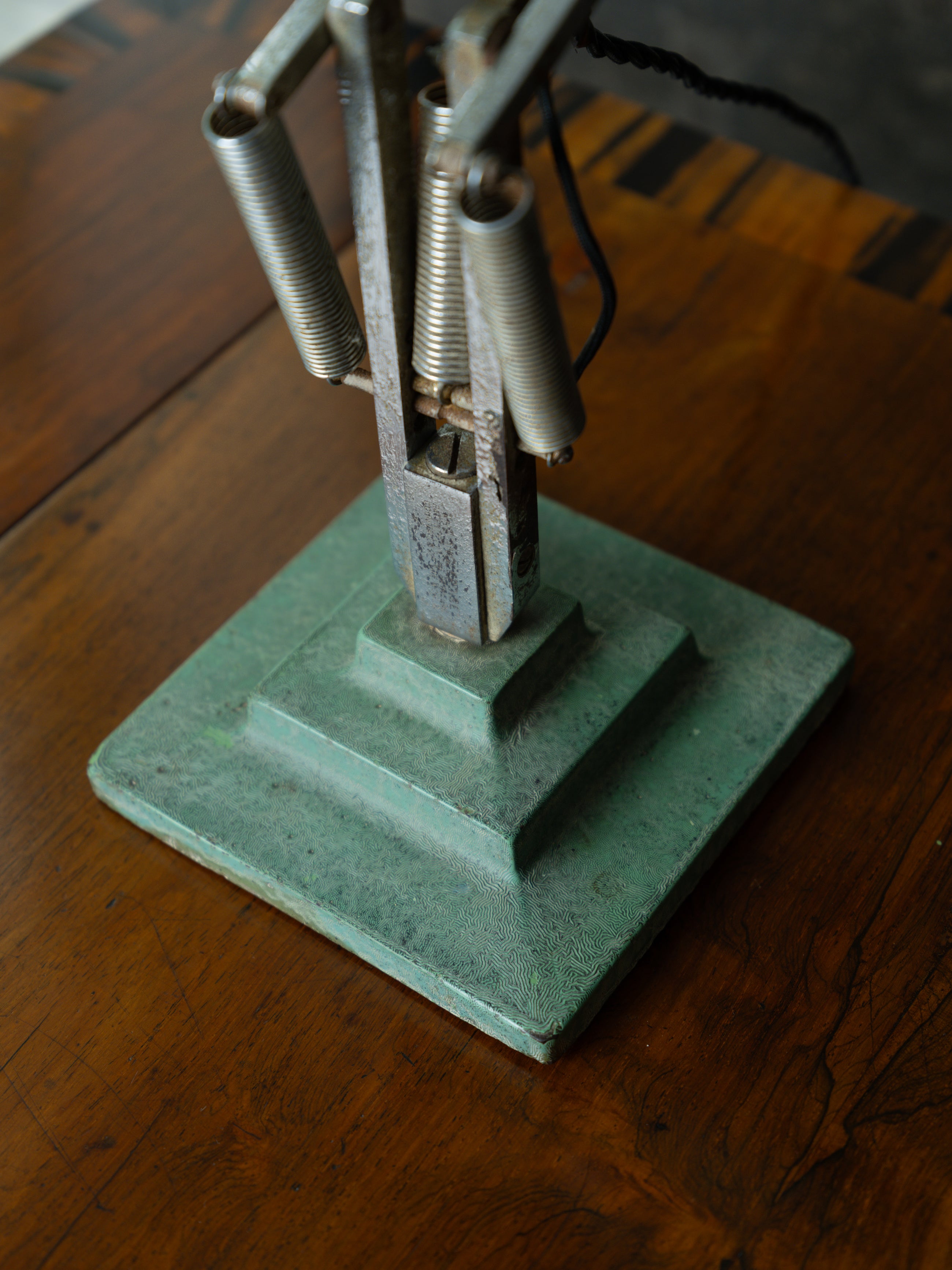 A 1930s Anglepoise