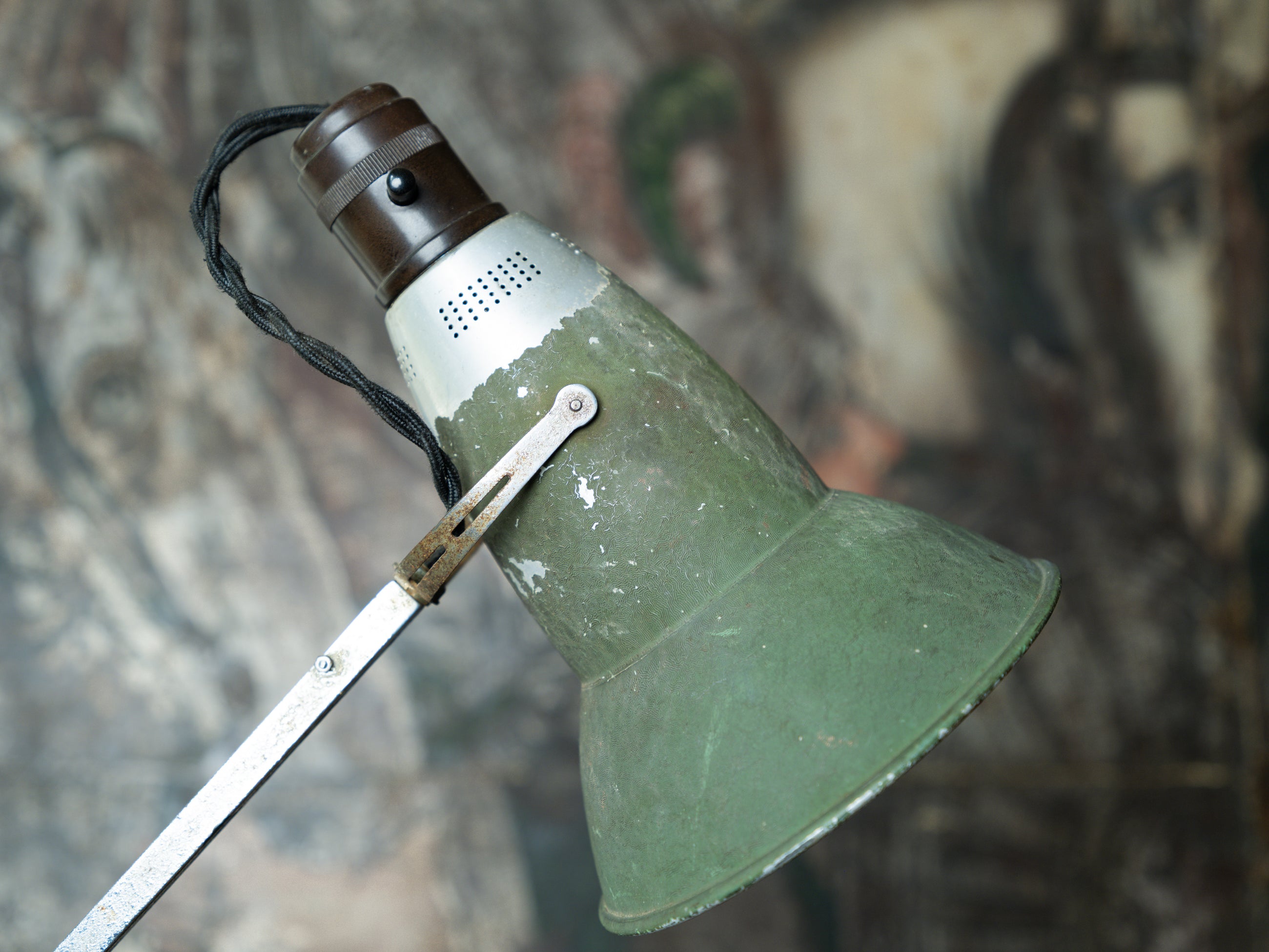 A 1930s Anglepoise