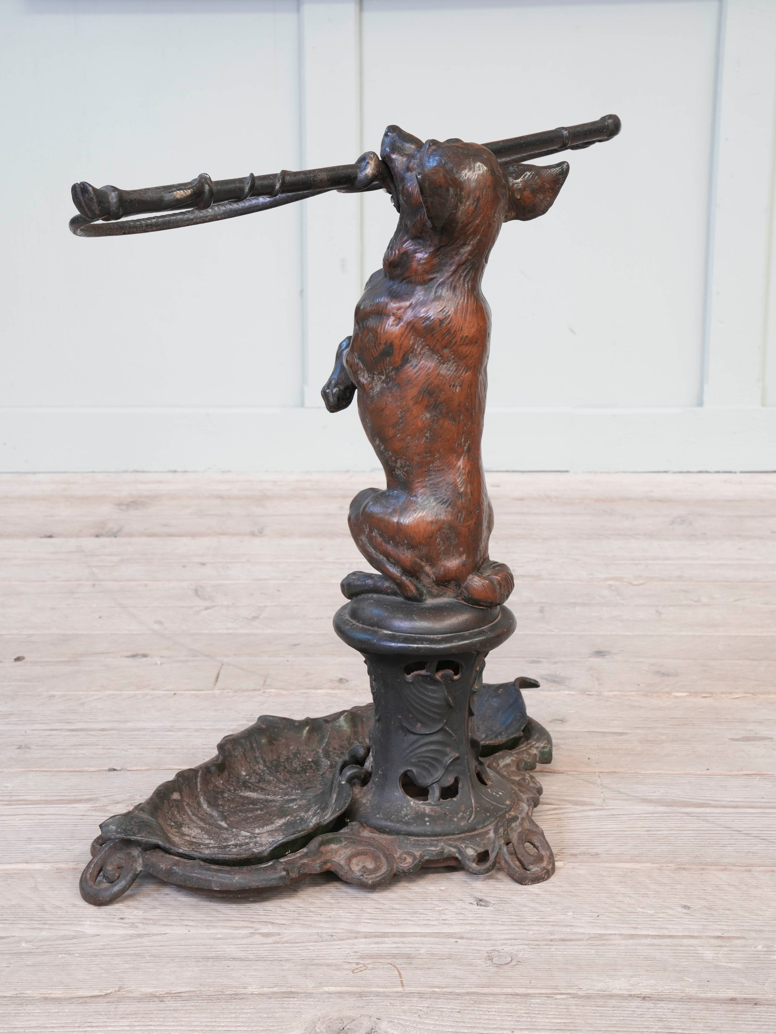 A Chihuahua & Crop Stick Stand