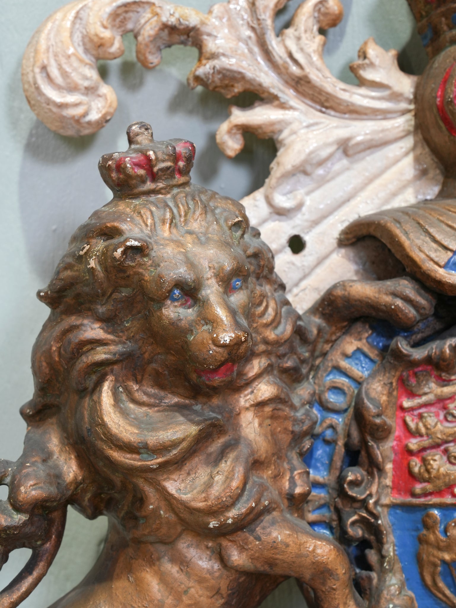 A Cast Iron Royal Warrant Coat of Arms – Drew Pritchard Ltd