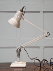A Cream Anglepoise 1227 Desk Light