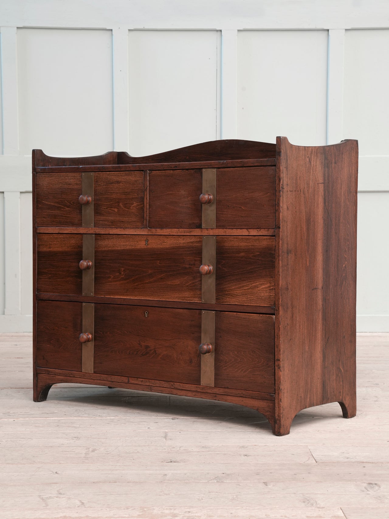 Early 20th Century English Chest of Drawers