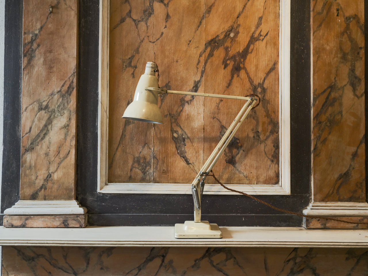 1227 Anglepoise Desk Light