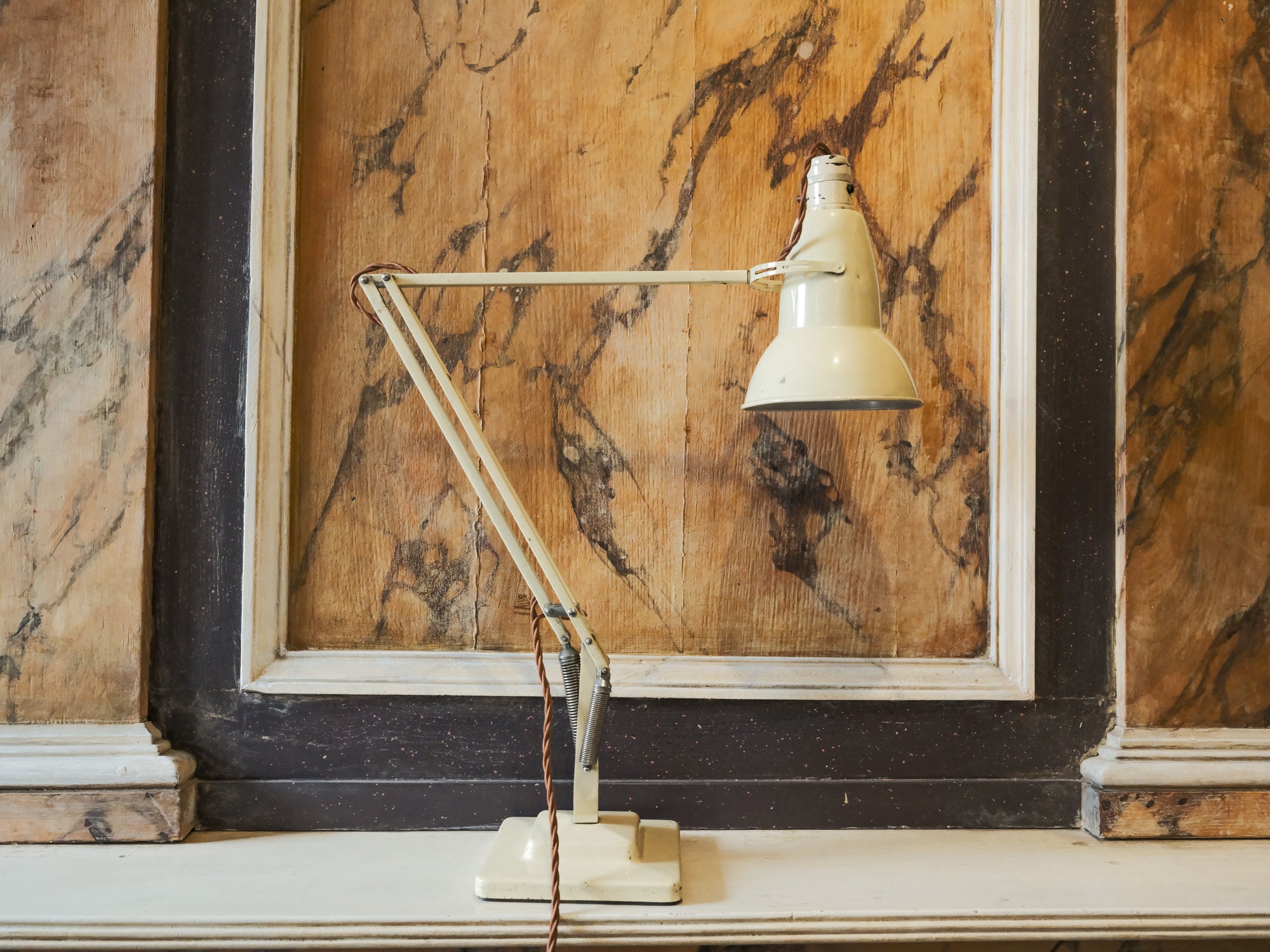 1227 Anglepoise Desk Light