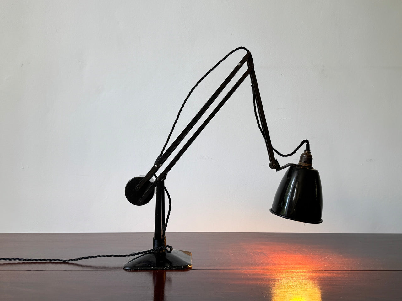 Horstmann Counterpoise Desk Light