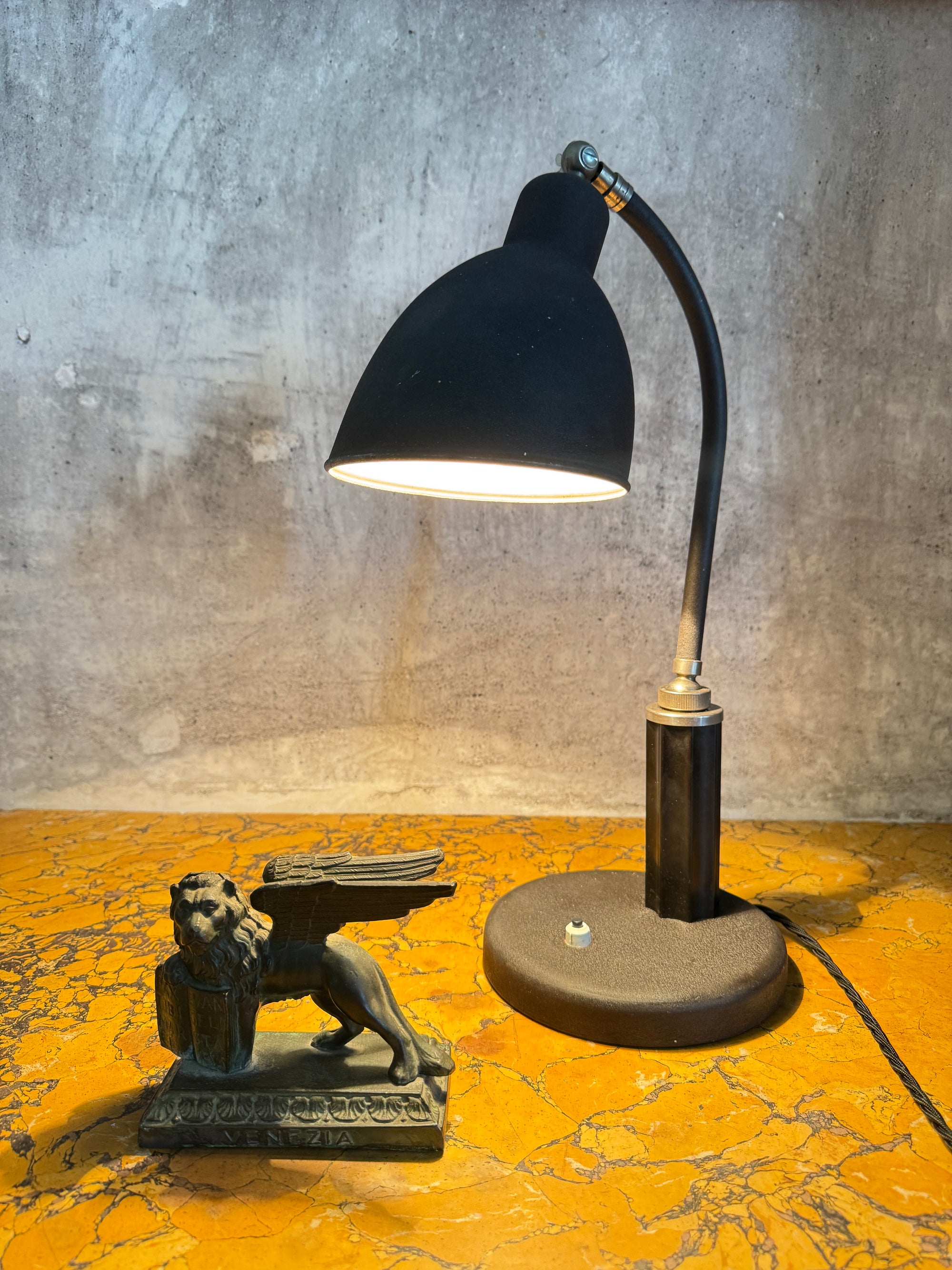 Grapholux Desk Lamp