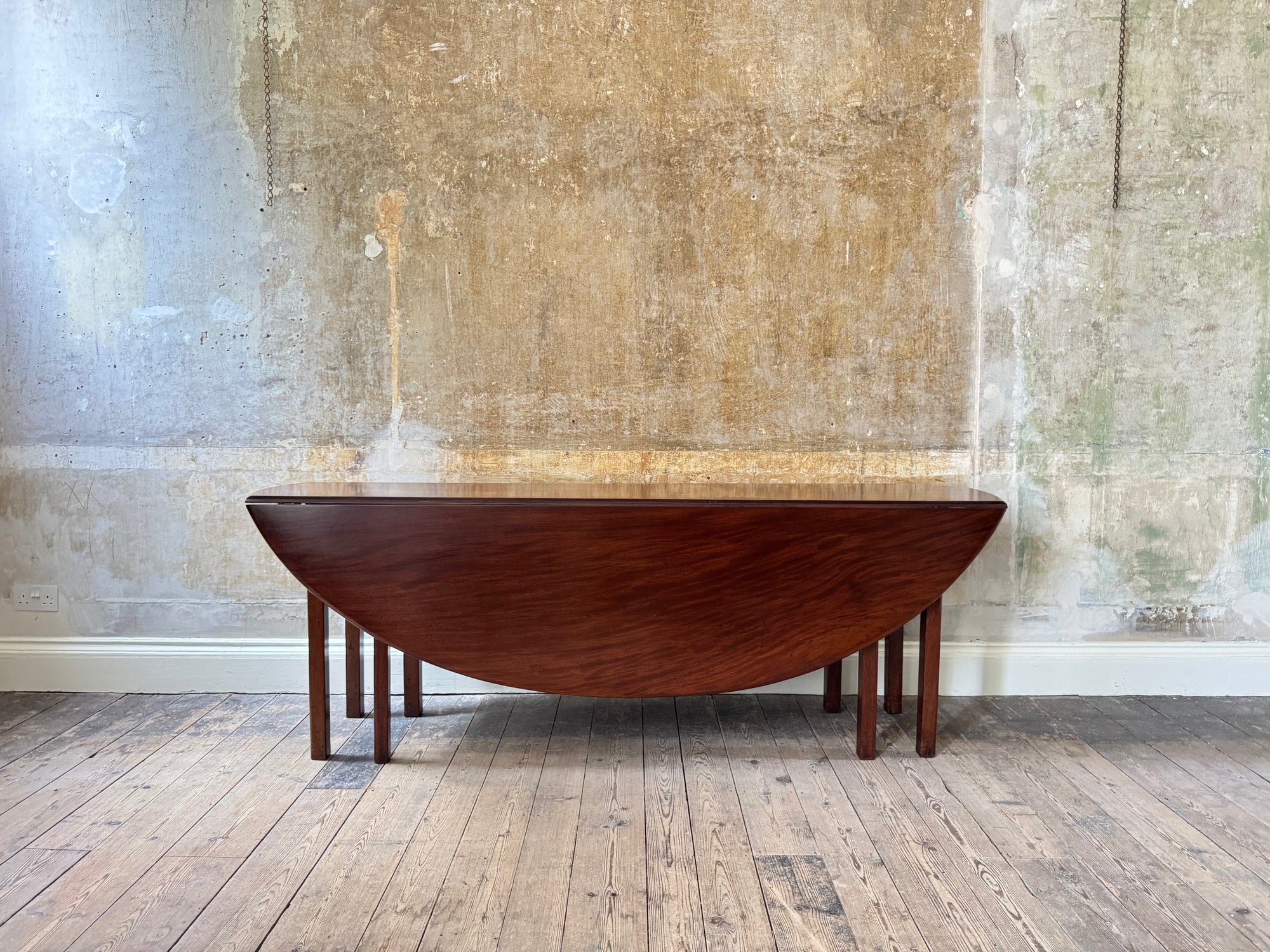 A George III Irish Mahogany Hunt Table