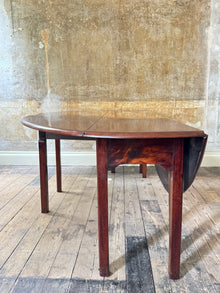 A George III Irish Mahogany Hunt Table