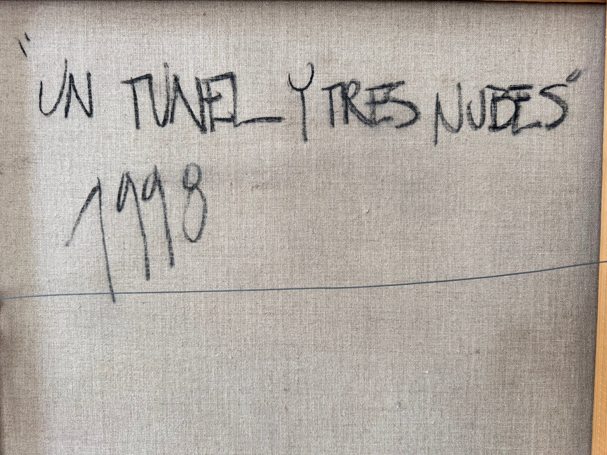 Un túnel y tres nubes