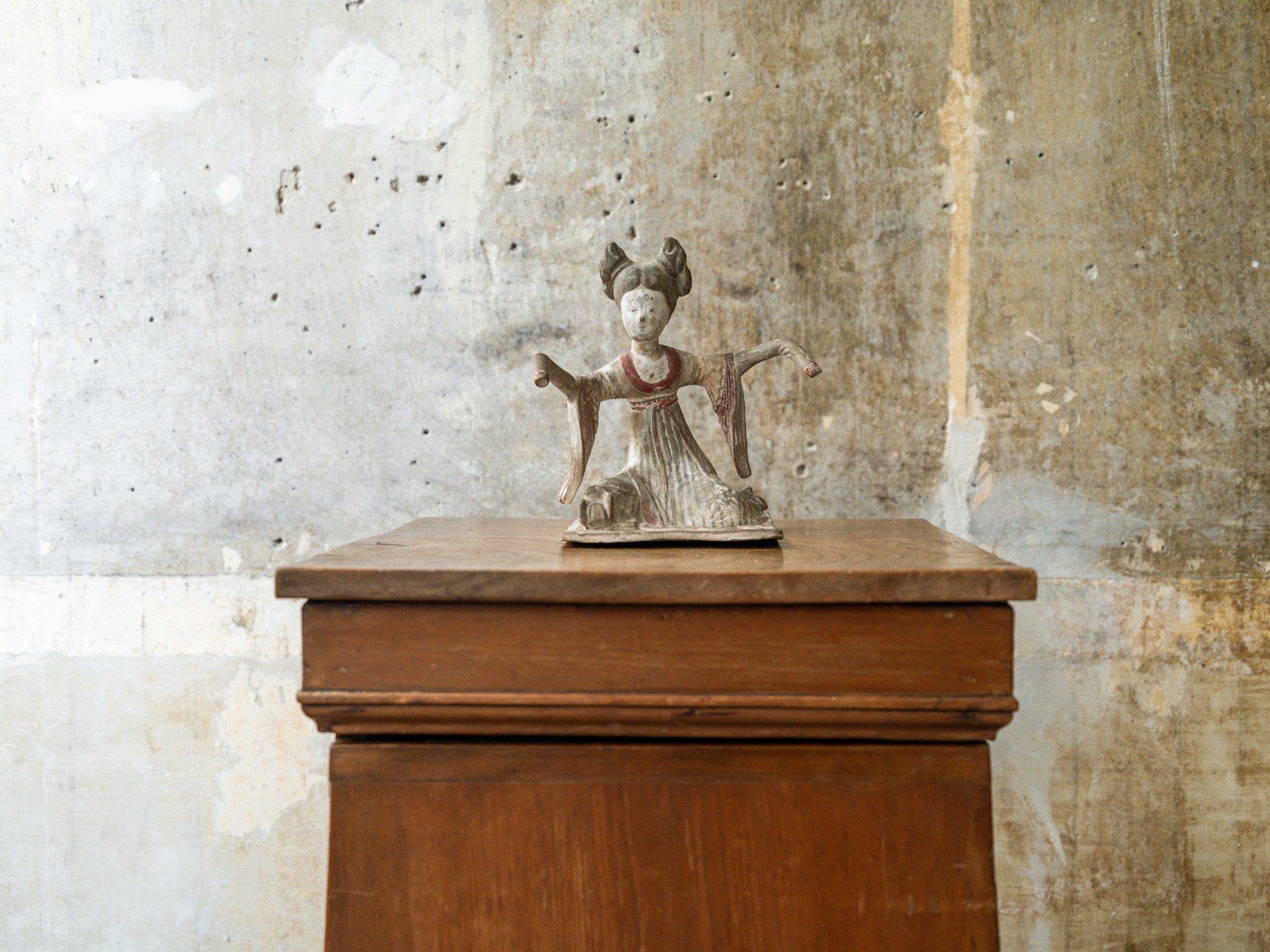 A Tang Dynasty Dancing Tomb Figure