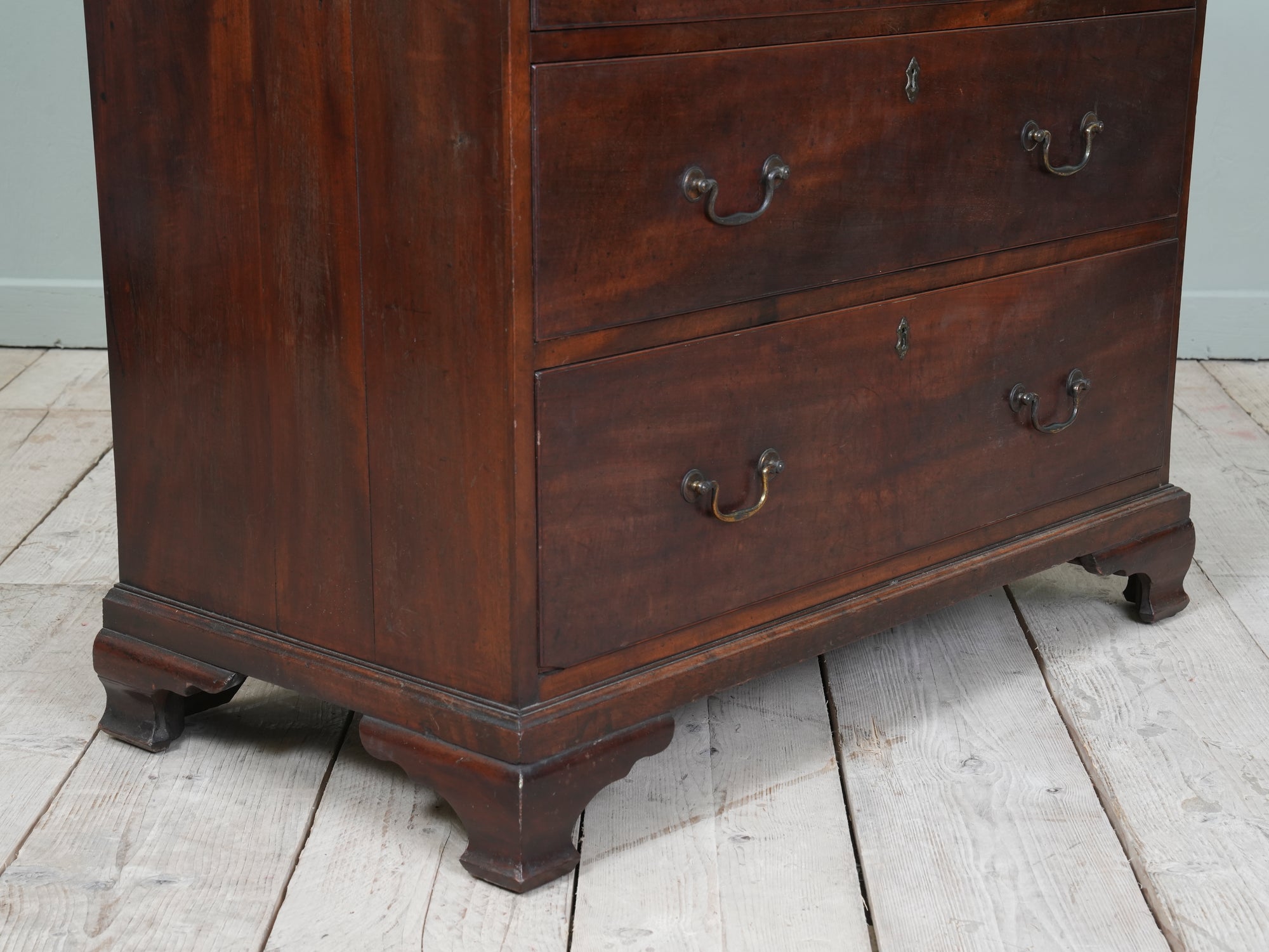 A Early 19th Century Mahogany Chest of Drawers