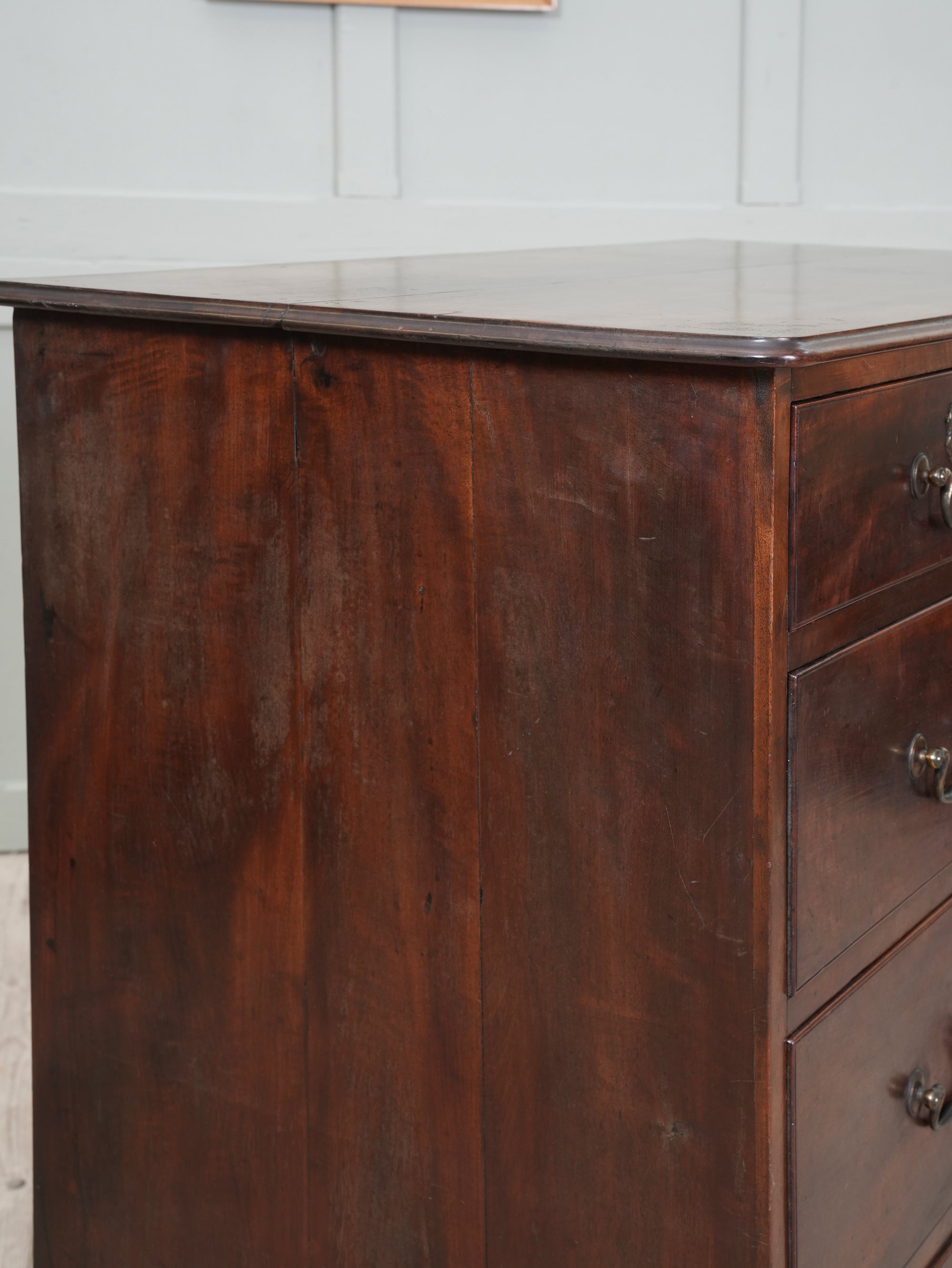 A Early 19th Century Mahogany Chest of Drawers