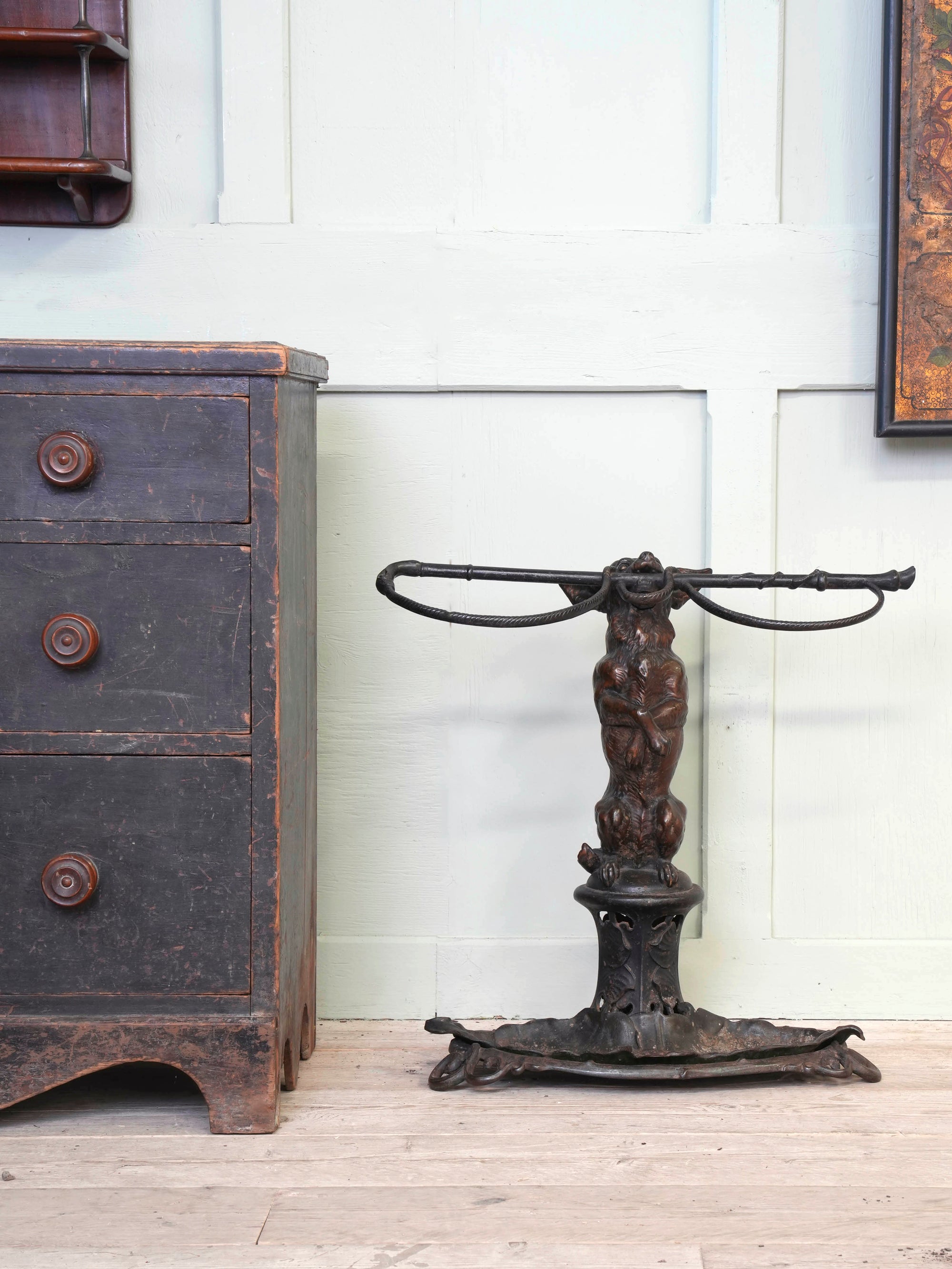 A Chihuahua & Crop Stick Stand