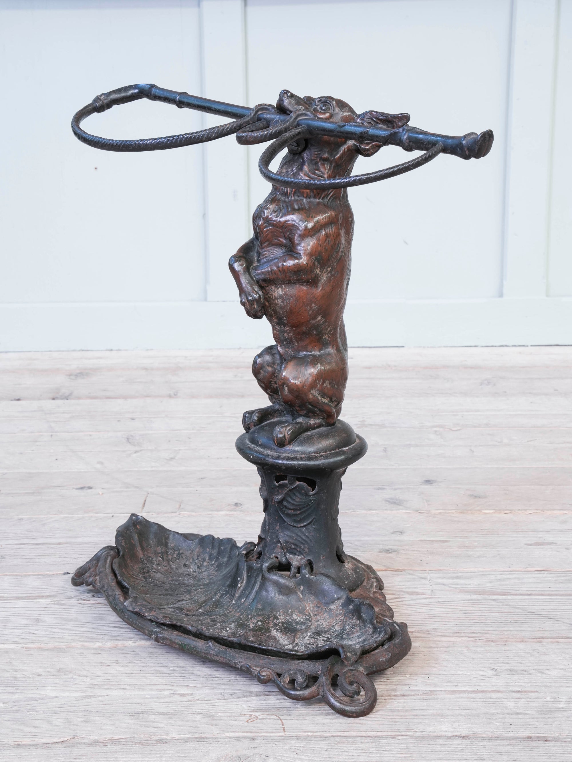 A Chihuahua & Crop Stick Stand