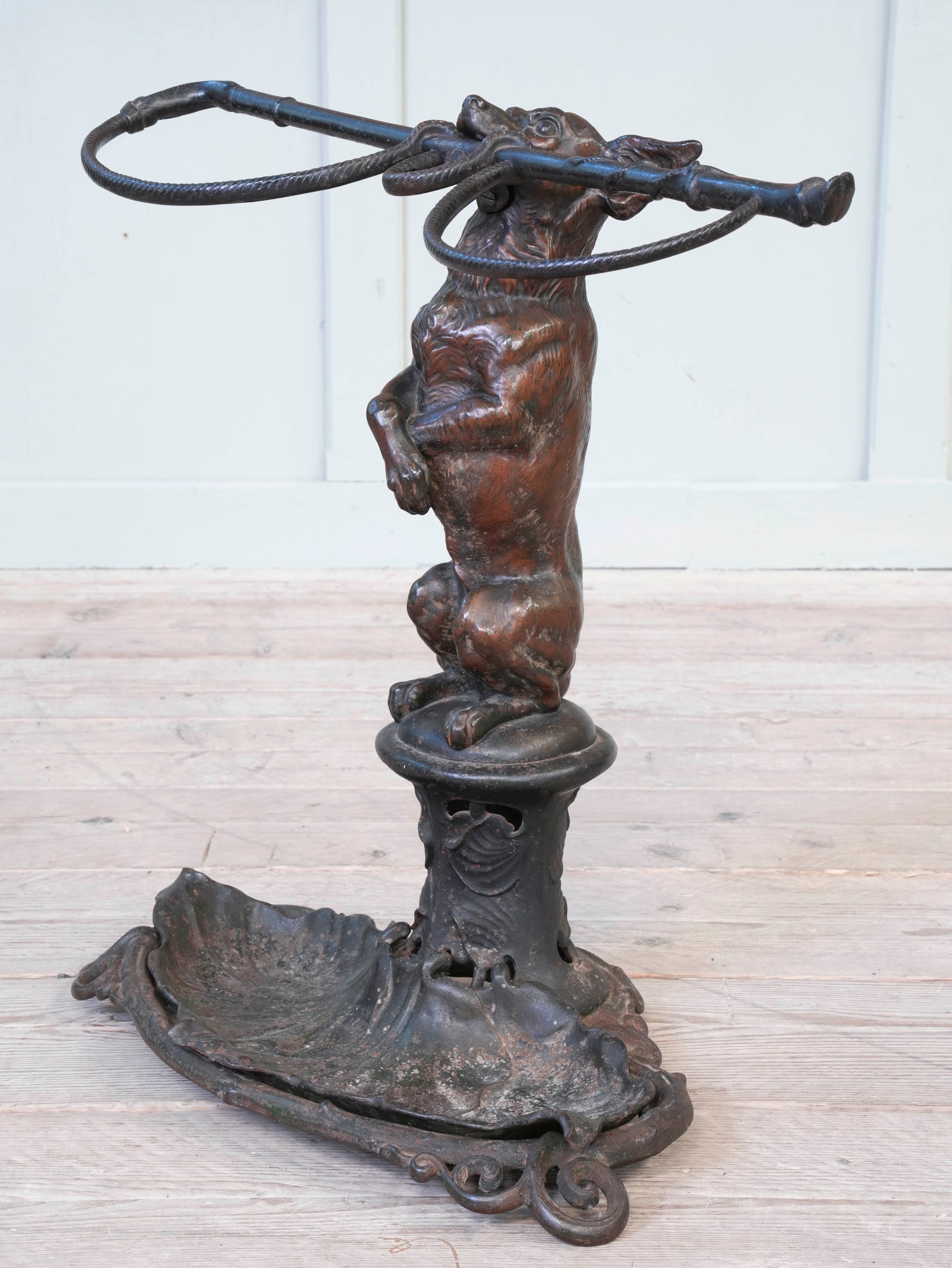 A Chihuahua & Crop Stick Stand