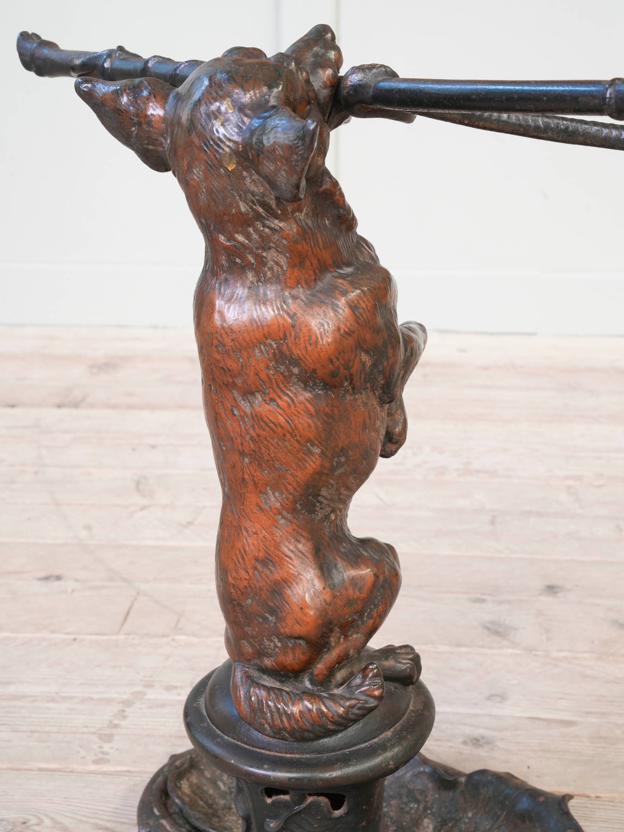 A Chihuahua & Crop Stick Stand