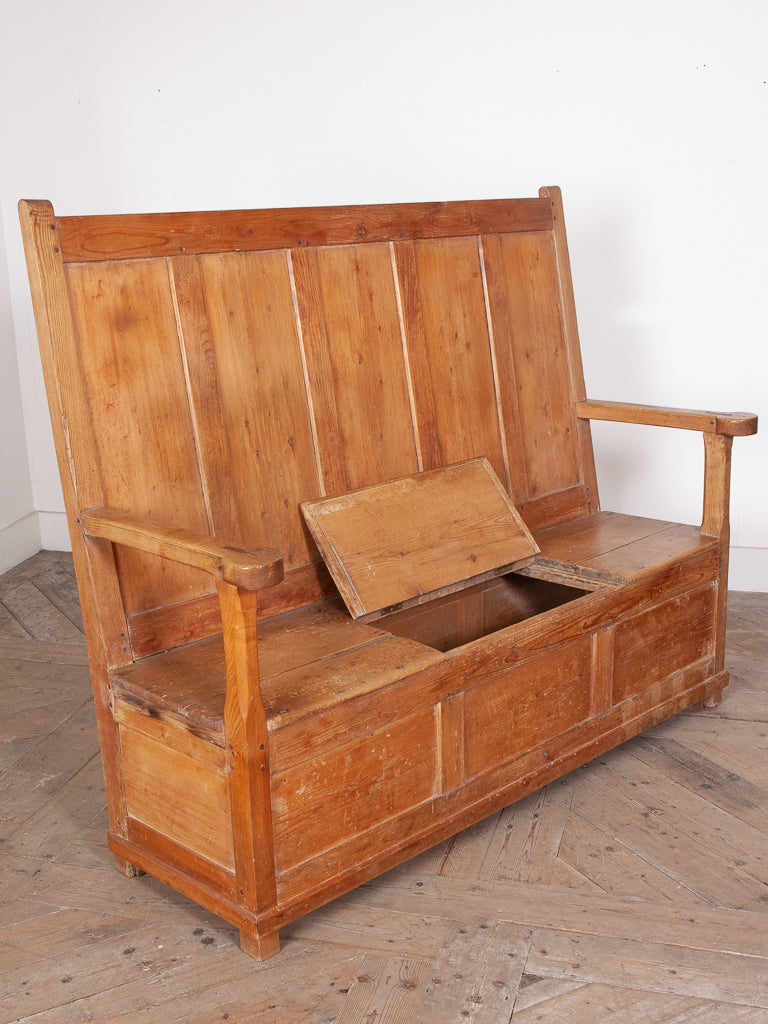 Pembrokeshire Box Settle