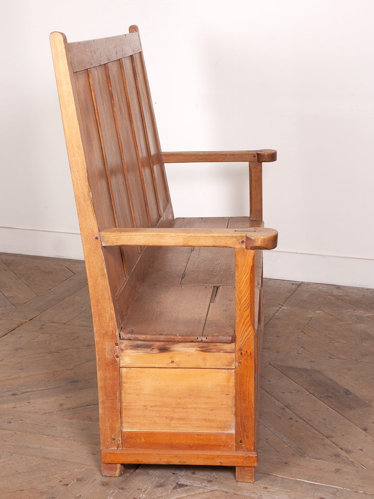 Pembrokeshire Box Settle