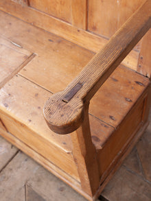 Pembrokeshire Box Settle